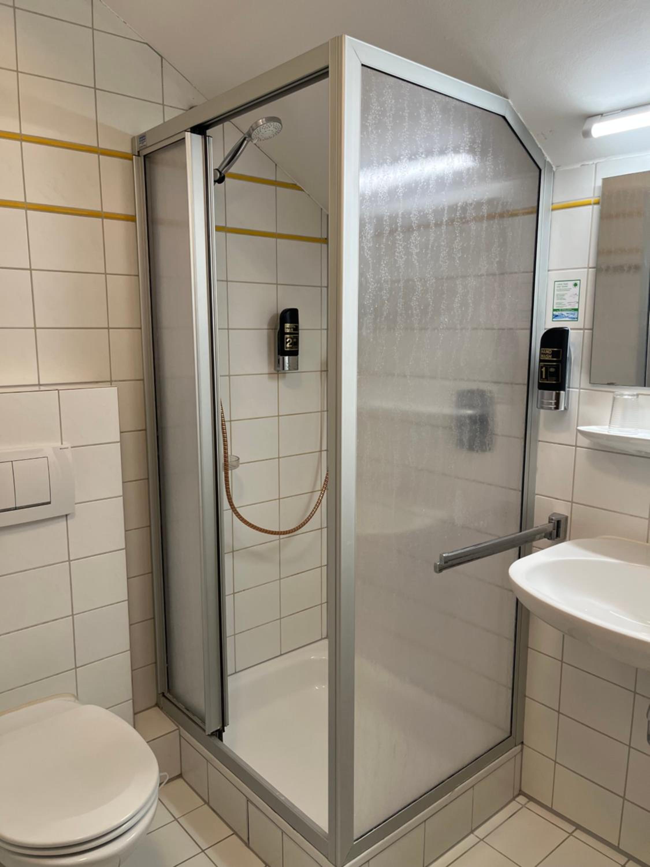Double Room with Private Bathroom - Photo 2