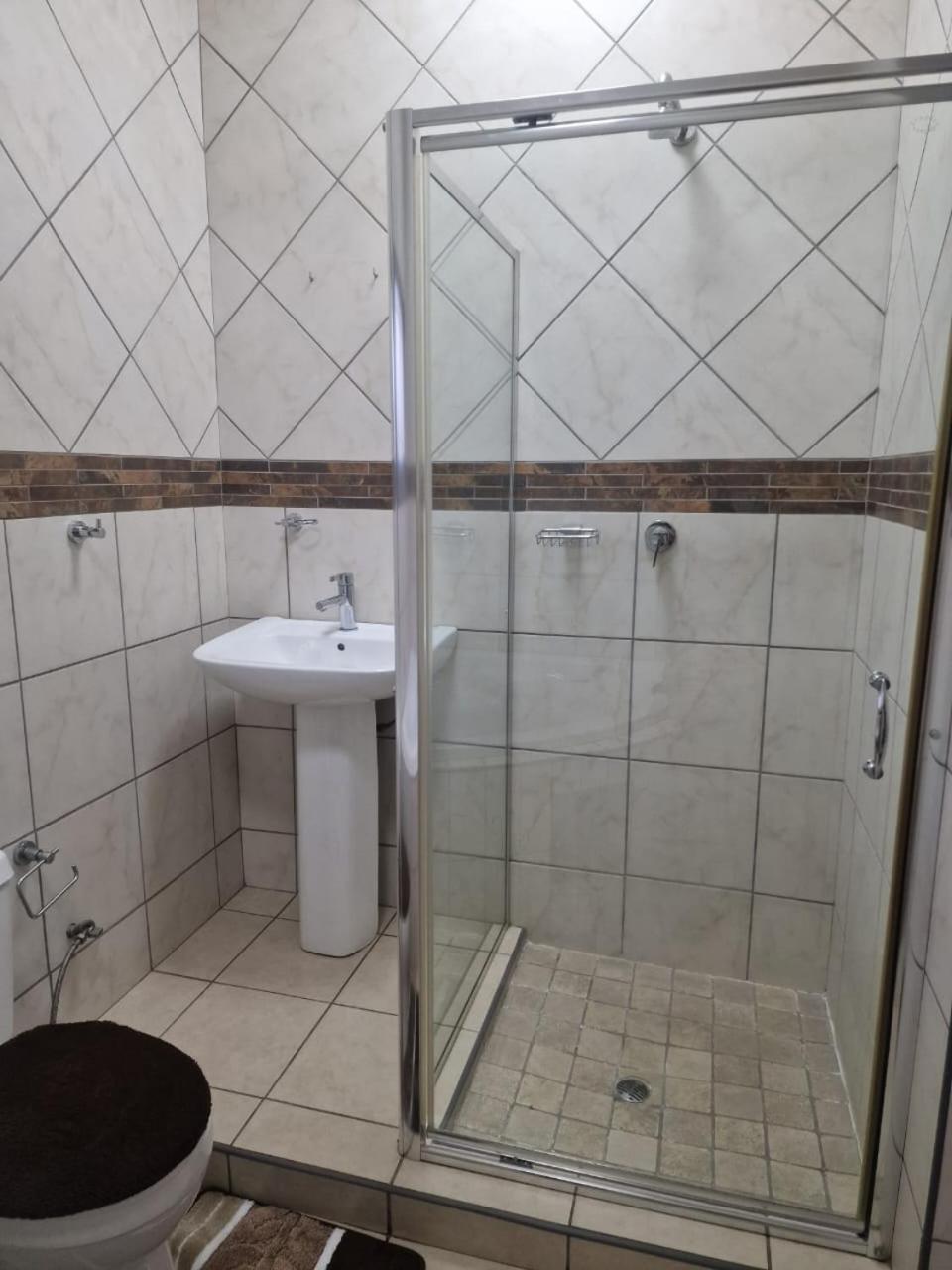 Double or Twin Room with Shared Bathroom photo 2