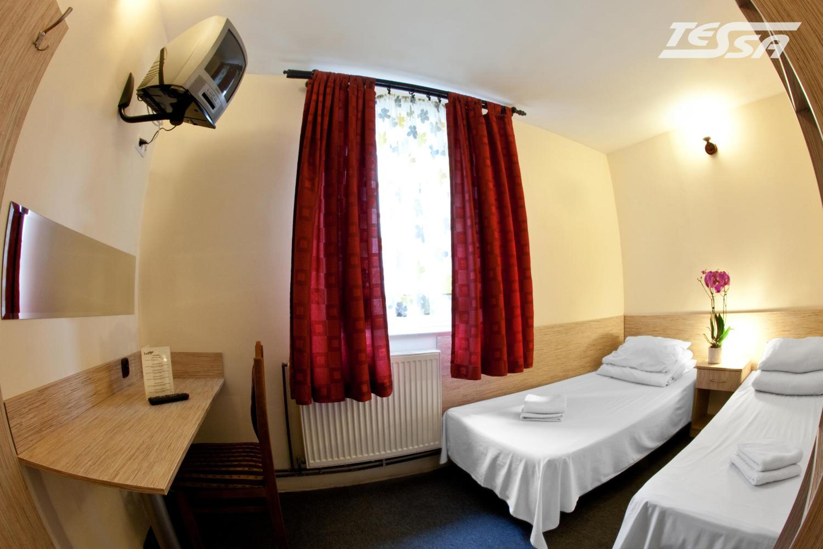 Standard Twin Room with Shared Bathroom photo 1