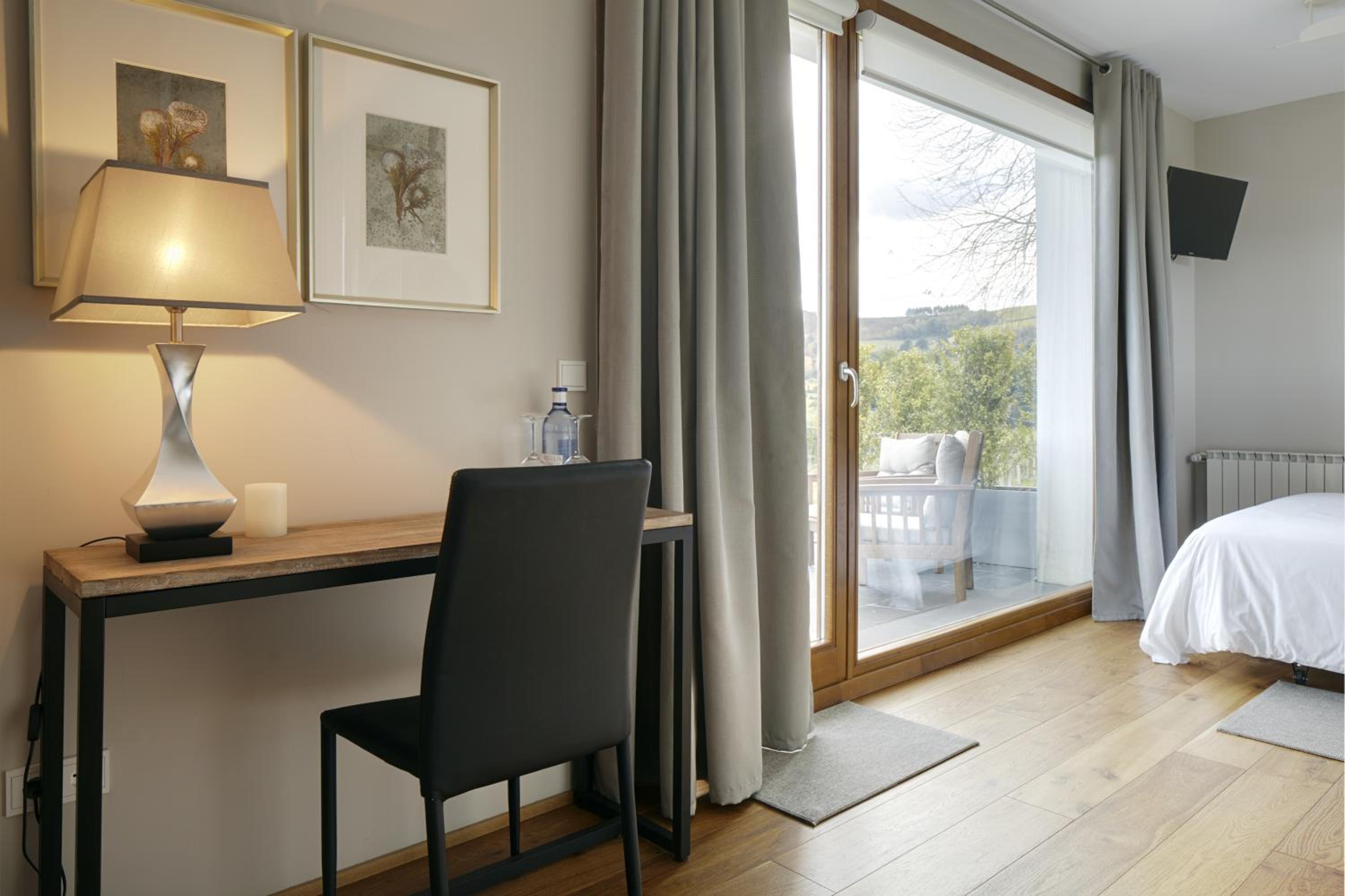 Suite with Spa Bath photo 2