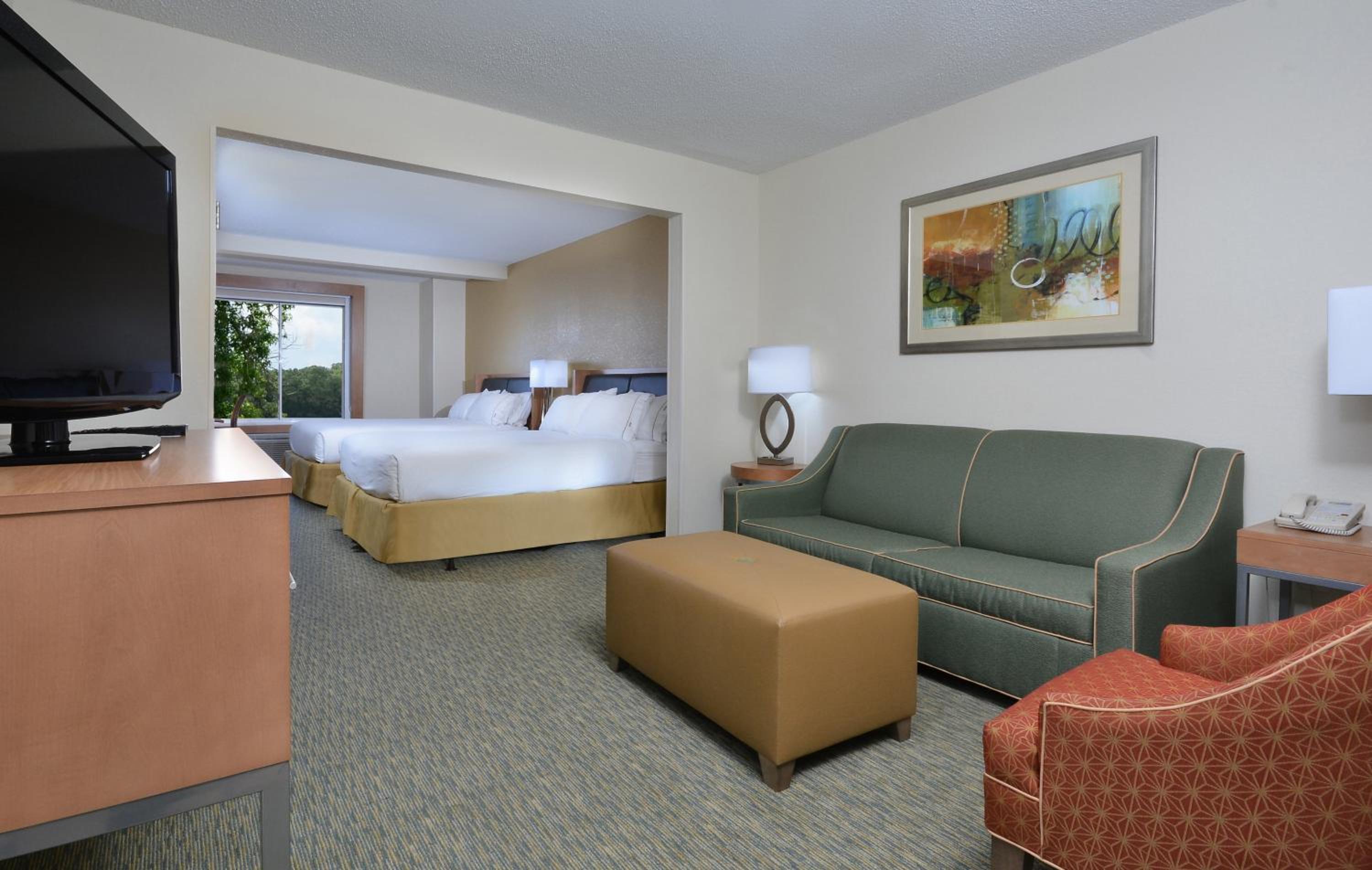 Suite with Two Queen Beds - Photo 3
