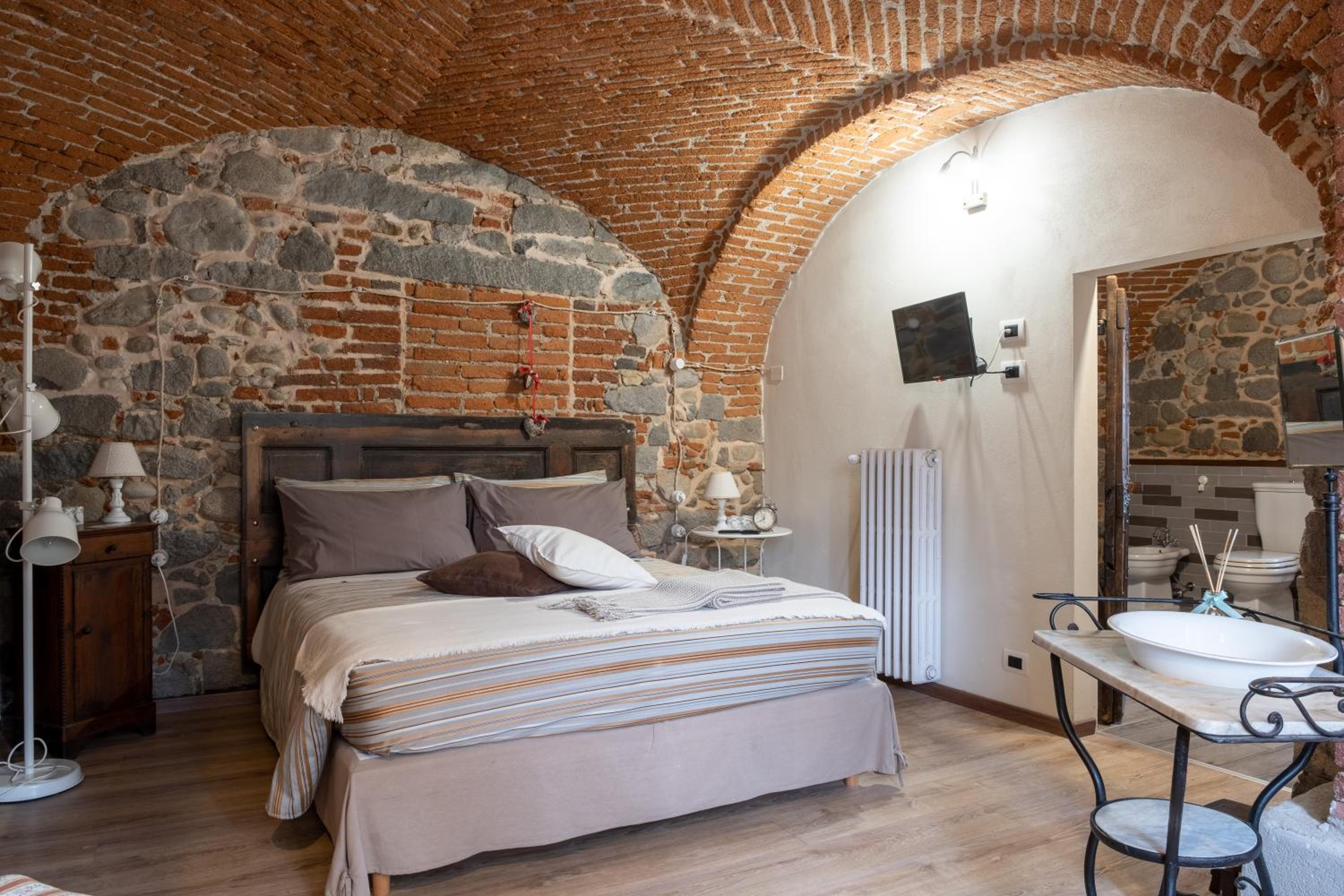 Double Room with Private Bathroom photo 2
