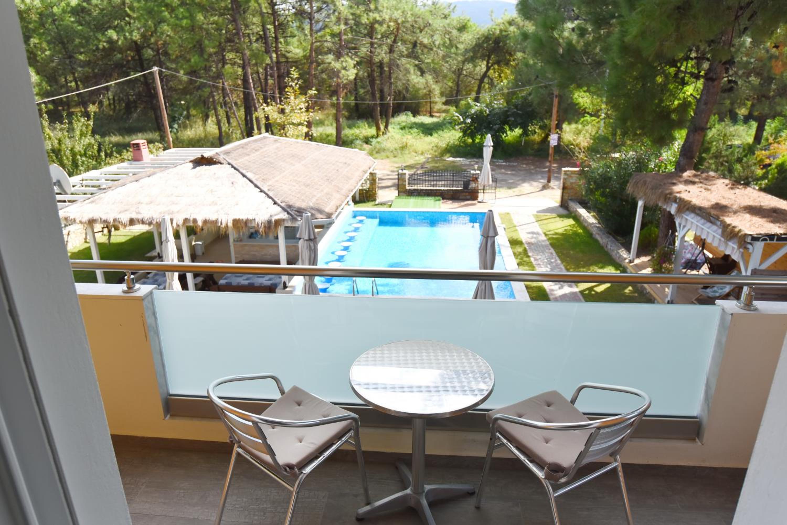 Double Room with Balcony - Photo 4