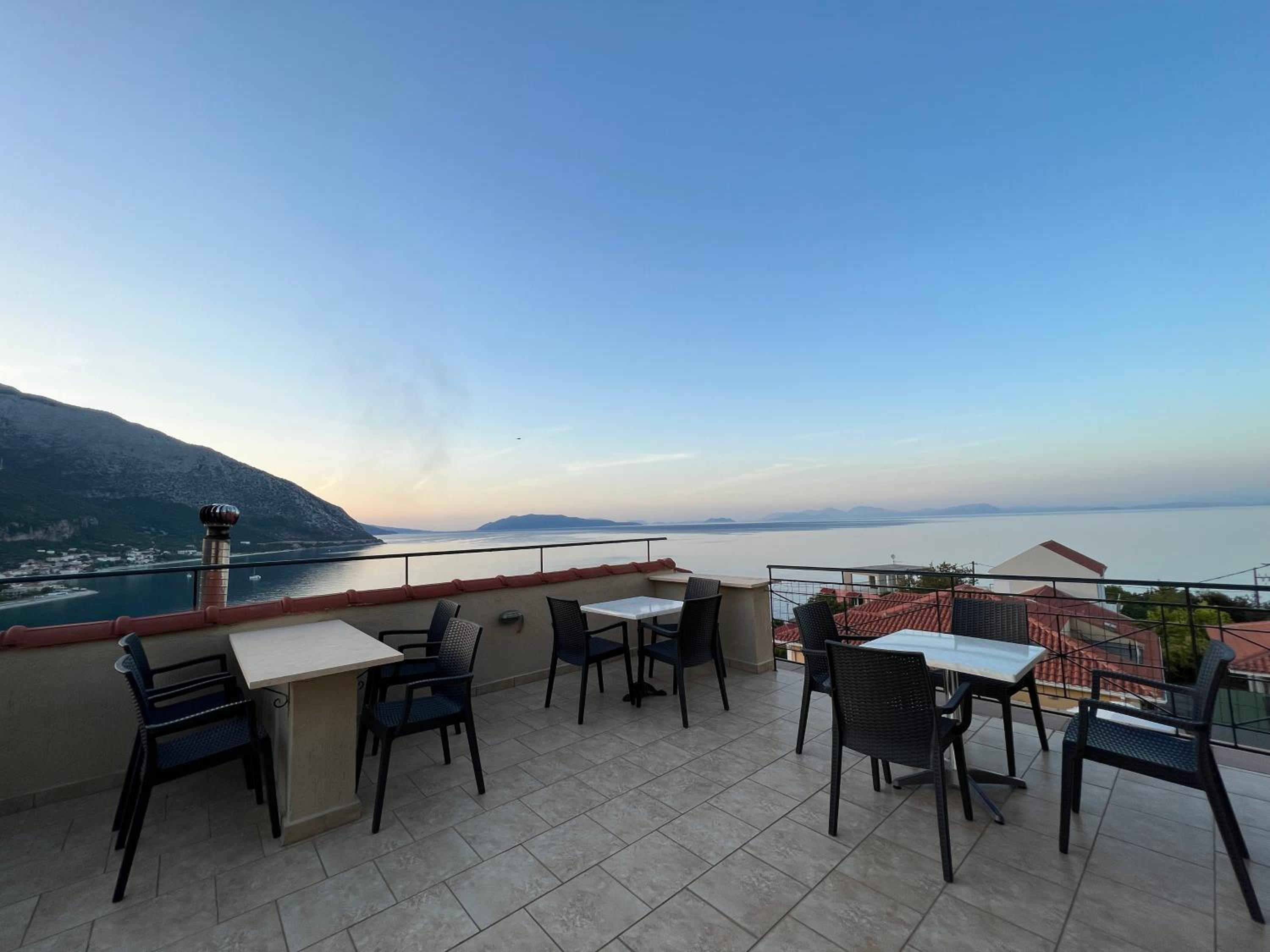 Standard Double or Twin Room with Sea View - Photo 51