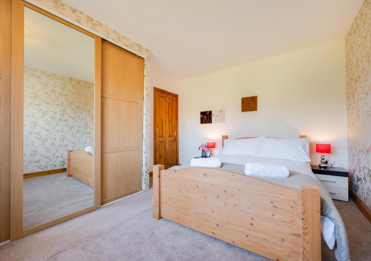 Two-Bedroom House photo 2