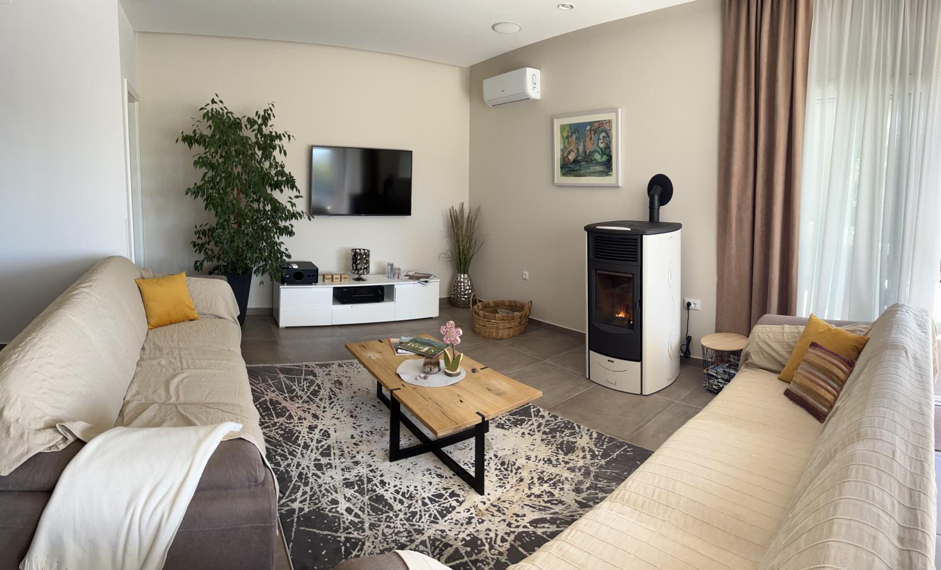 Three-Bedroom Villa photo 3