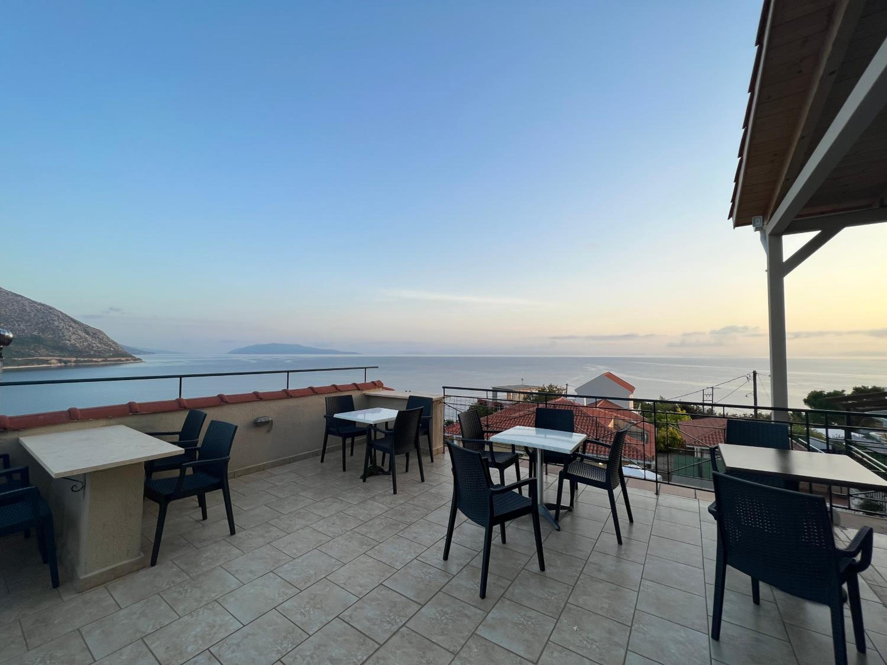 Standard Double or Twin Room with Sea View - Photo 28