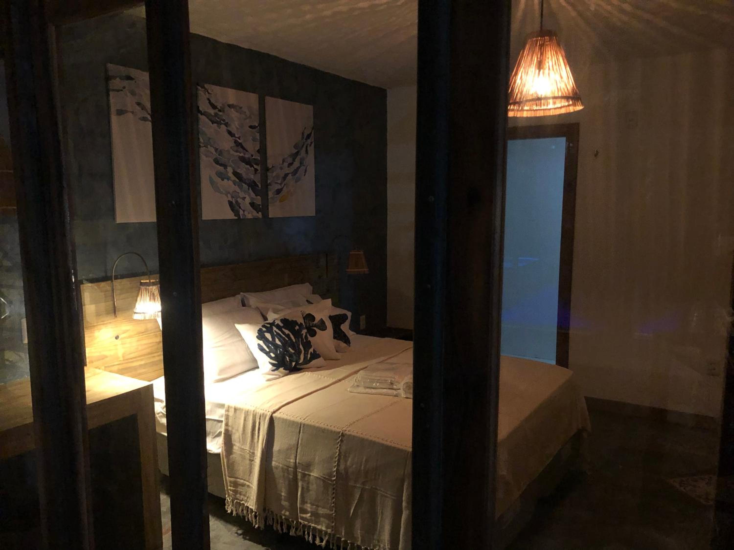 Deluxe Queen Room - Photo 16