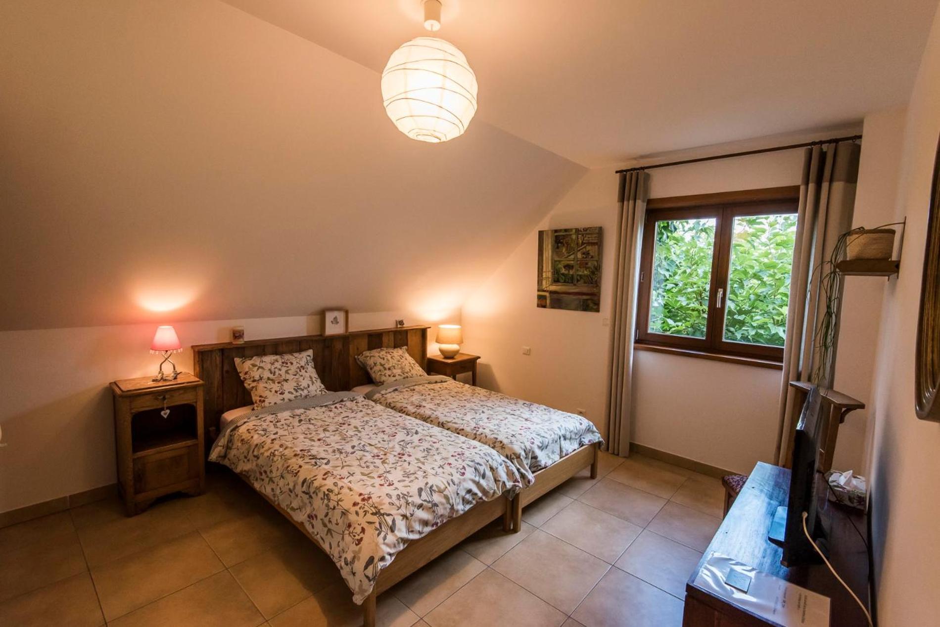 Double Room with Private Bathroom - Photo 2