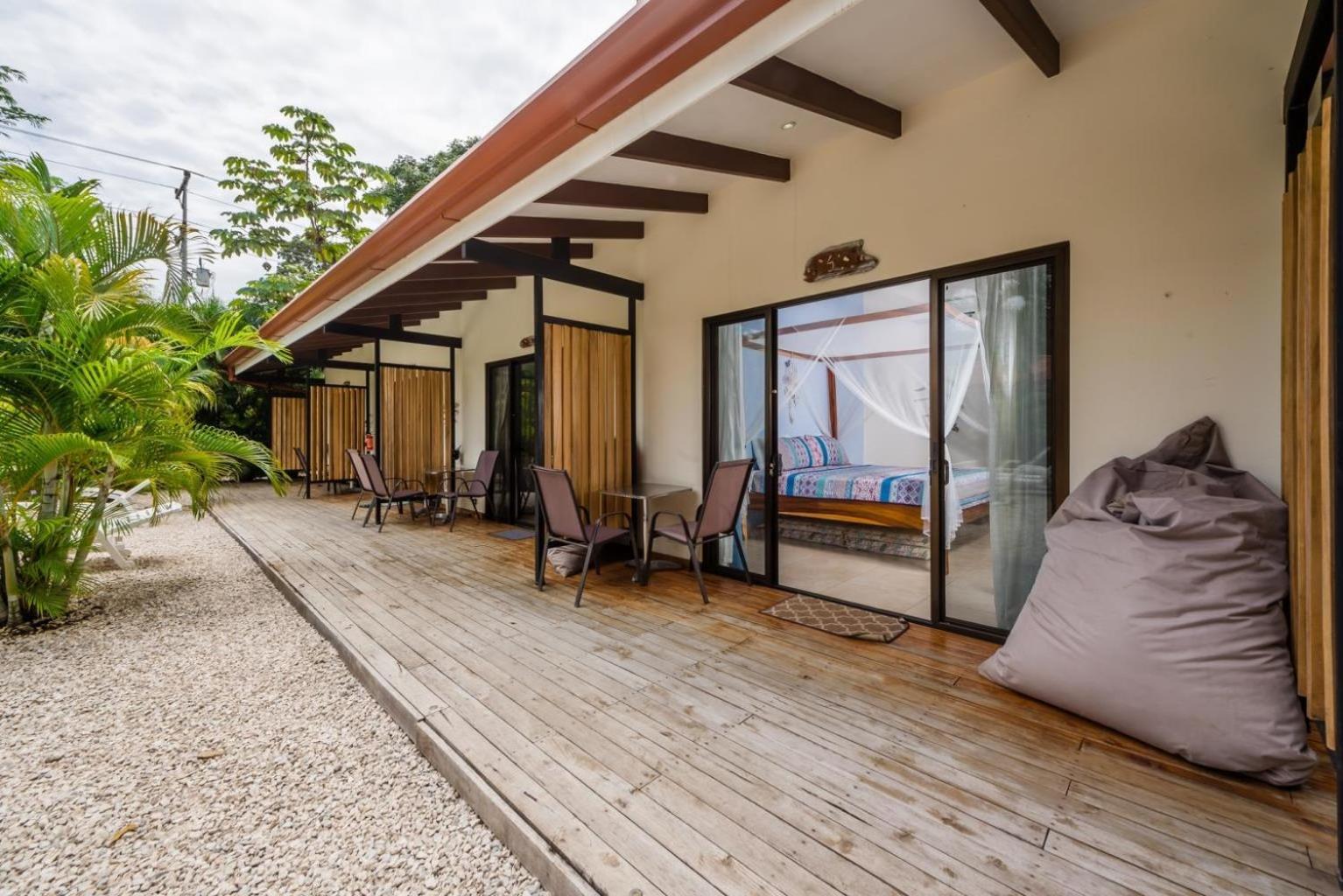 Chambre Lit King-Size - Vue sur Piscine 