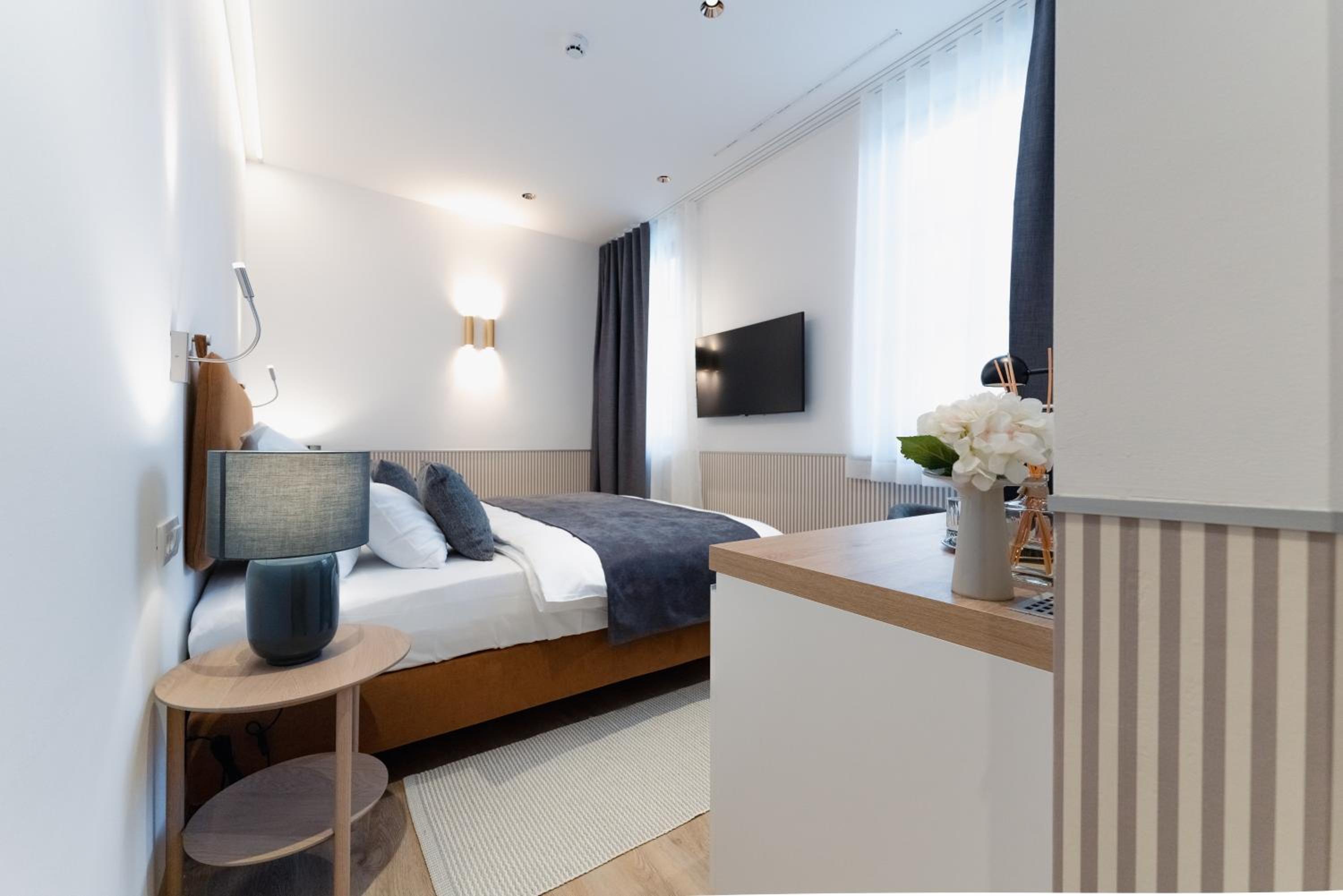 Double Room - Photo 3