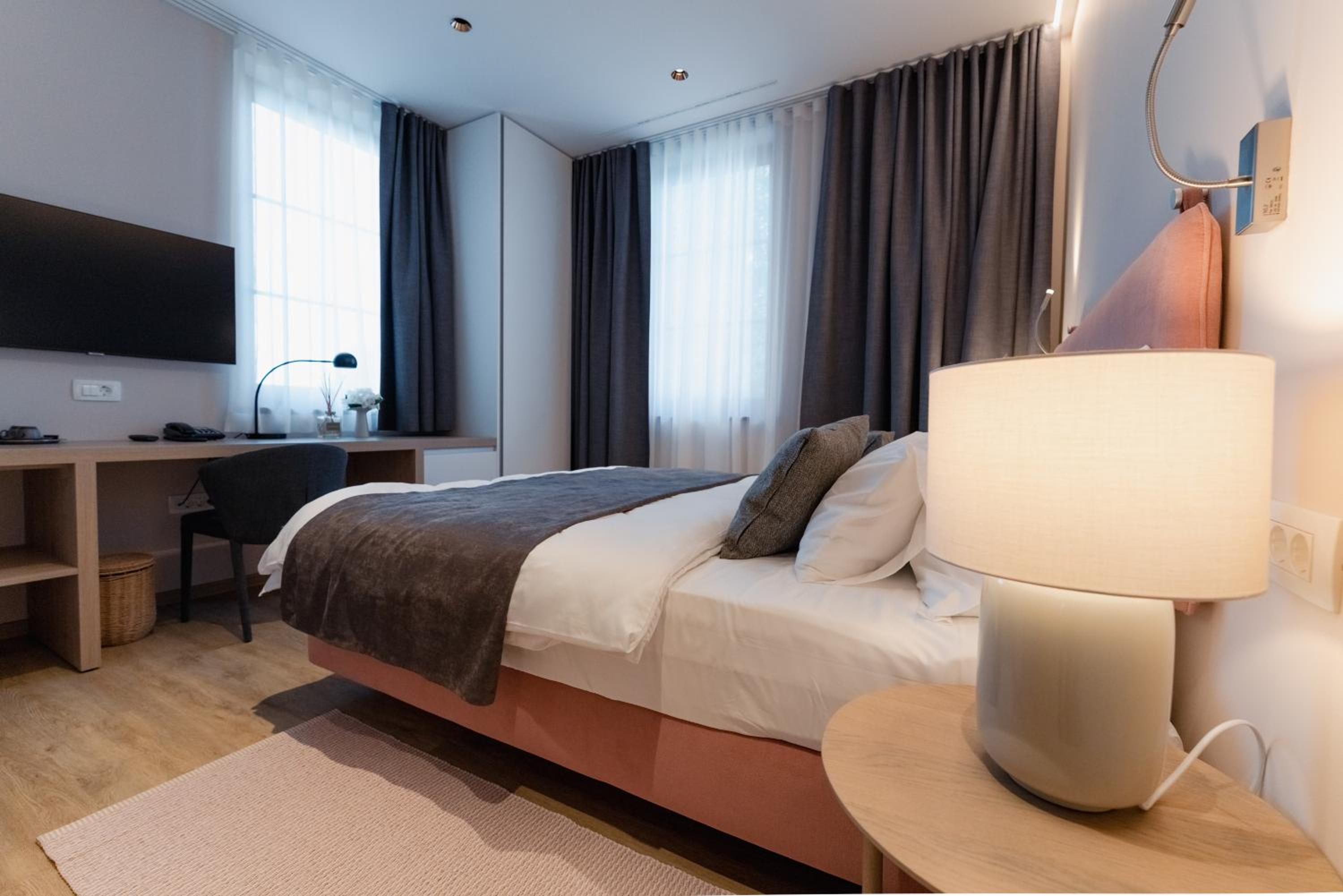 Double Room - Photo 6