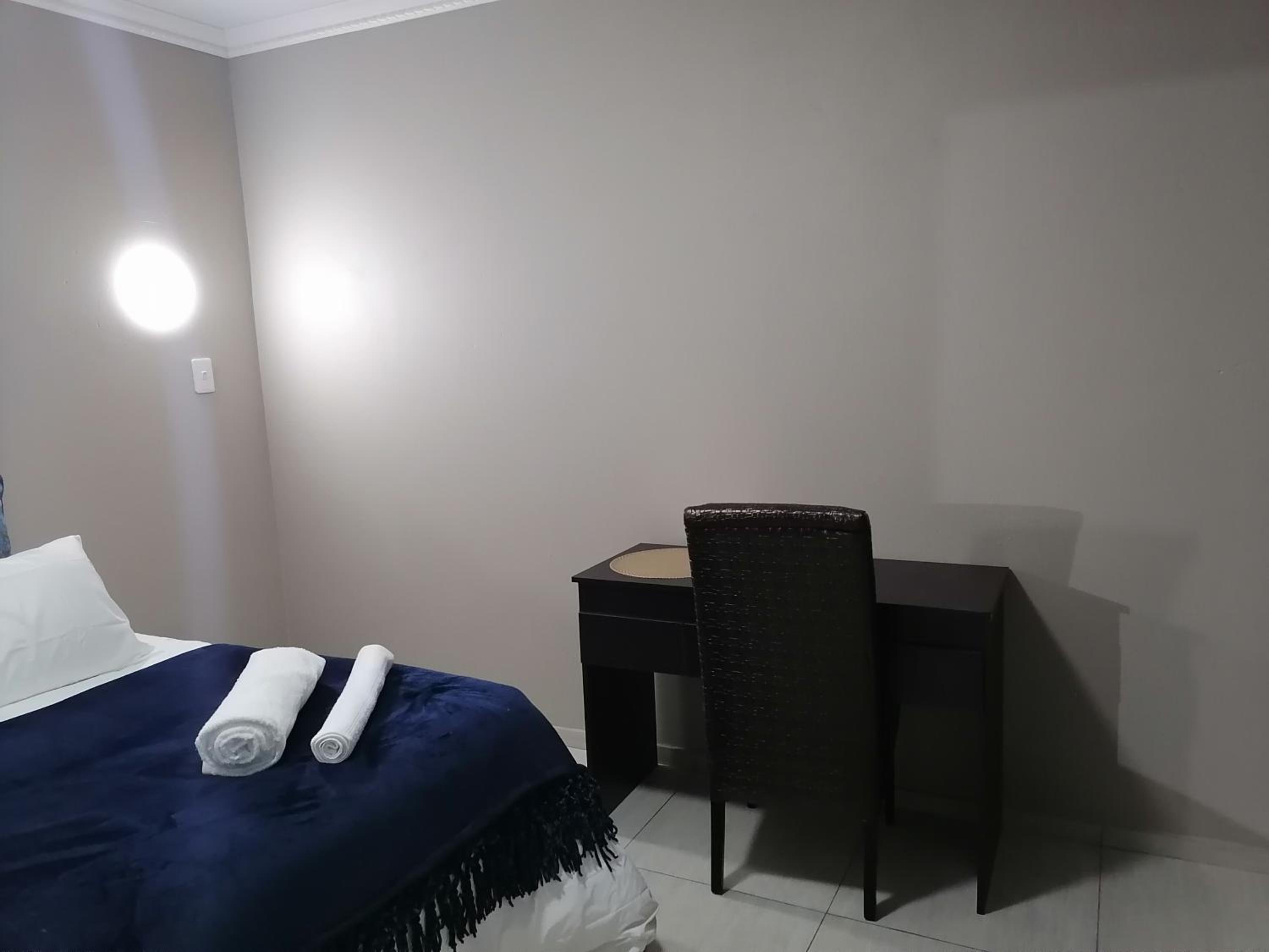 Double Room with Private Bathroom - Photo 4