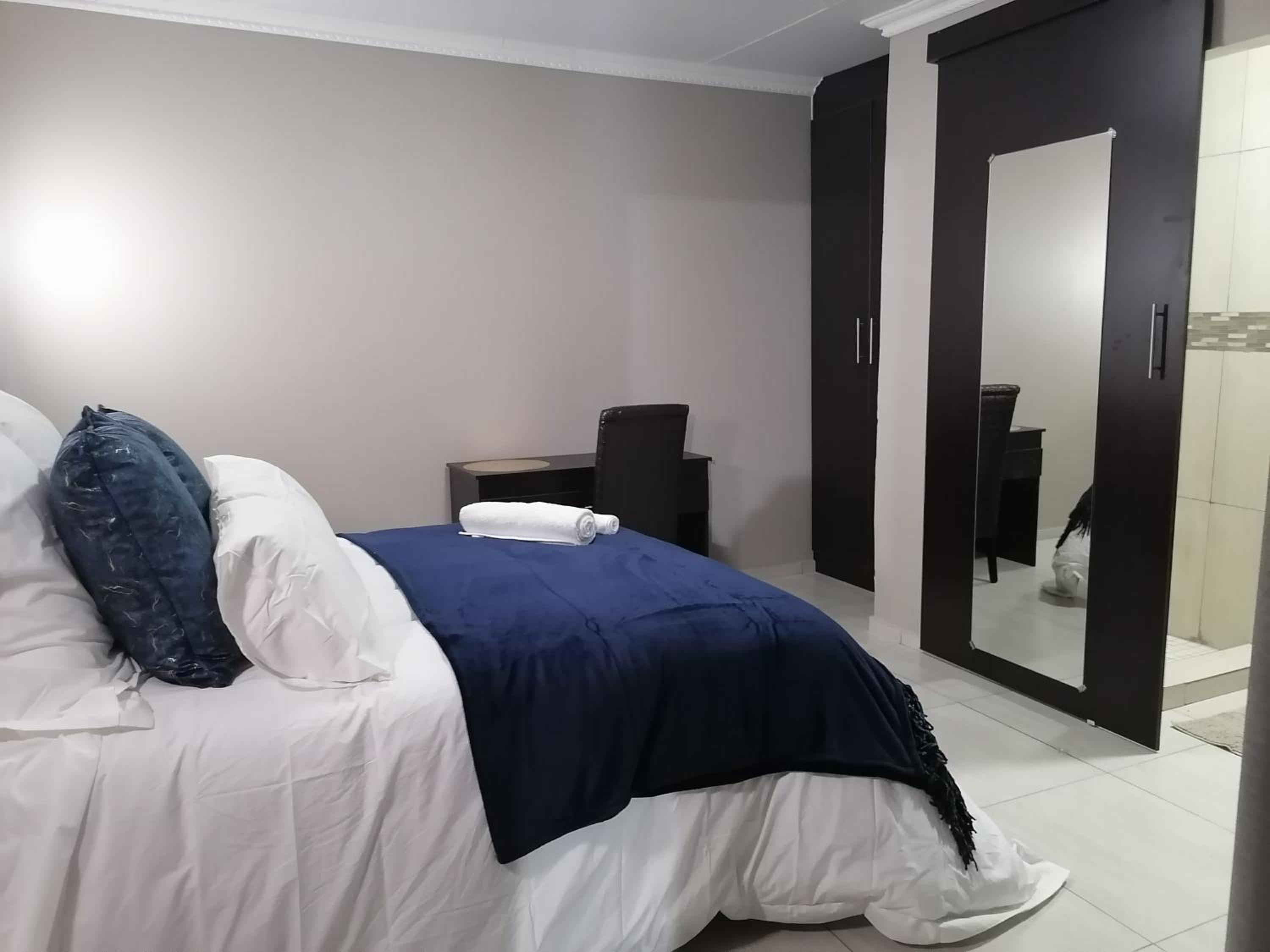Double Room with Private Bathroom - Photo 1