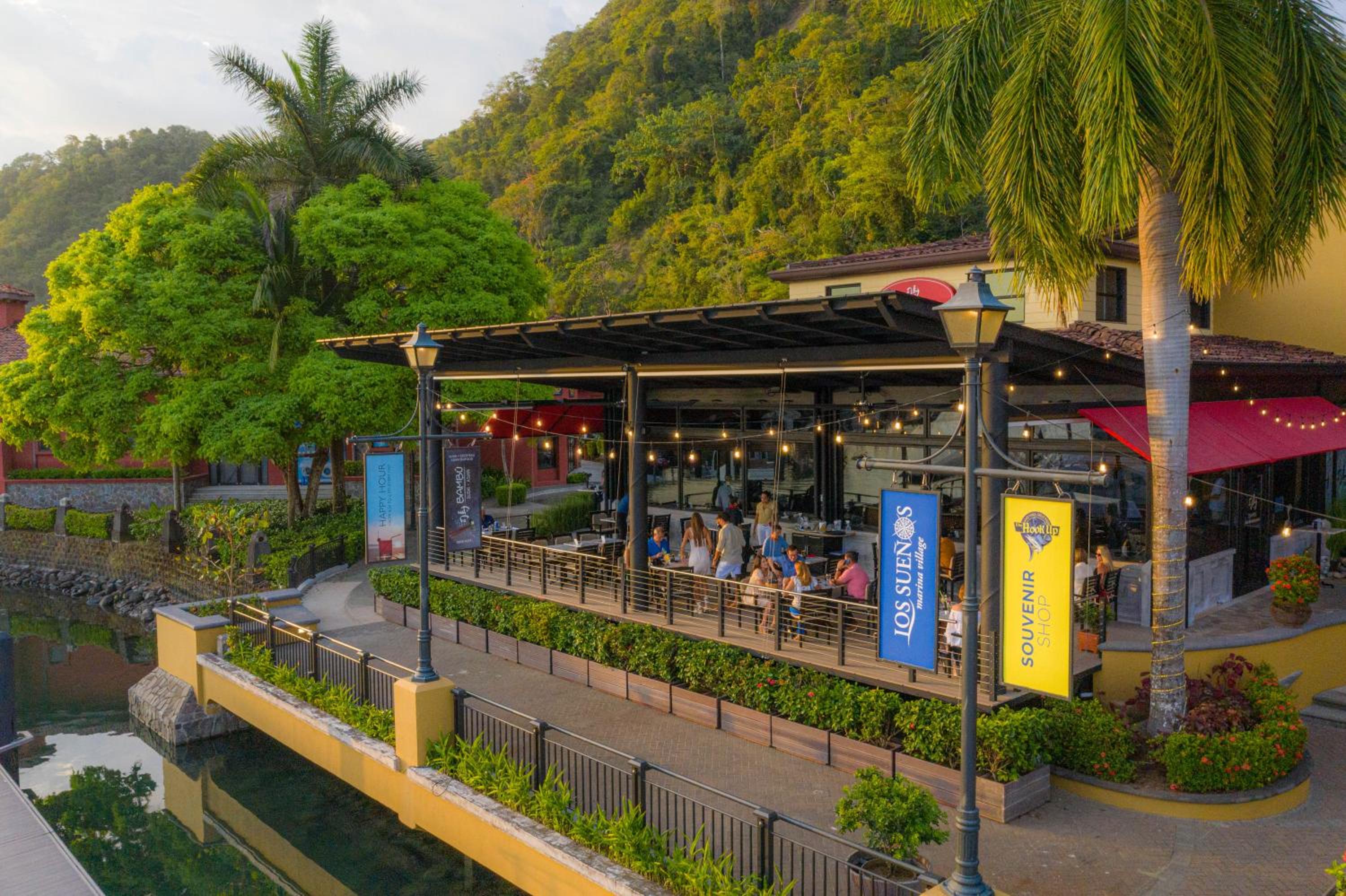 Three-Bedroom Apartment photo 2