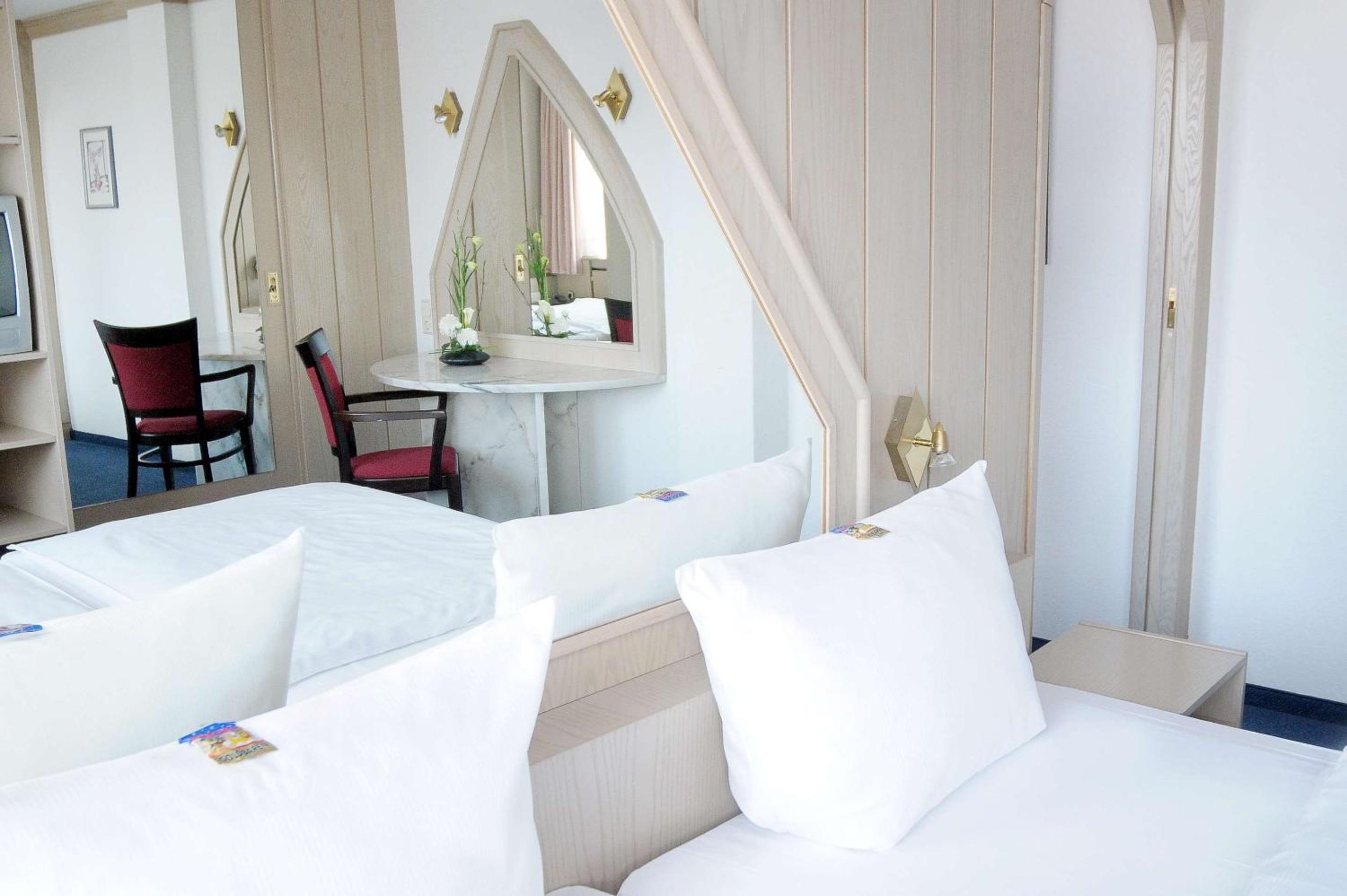 Suite with Double Bed and Sofa Bed - Balcony - Photo 1