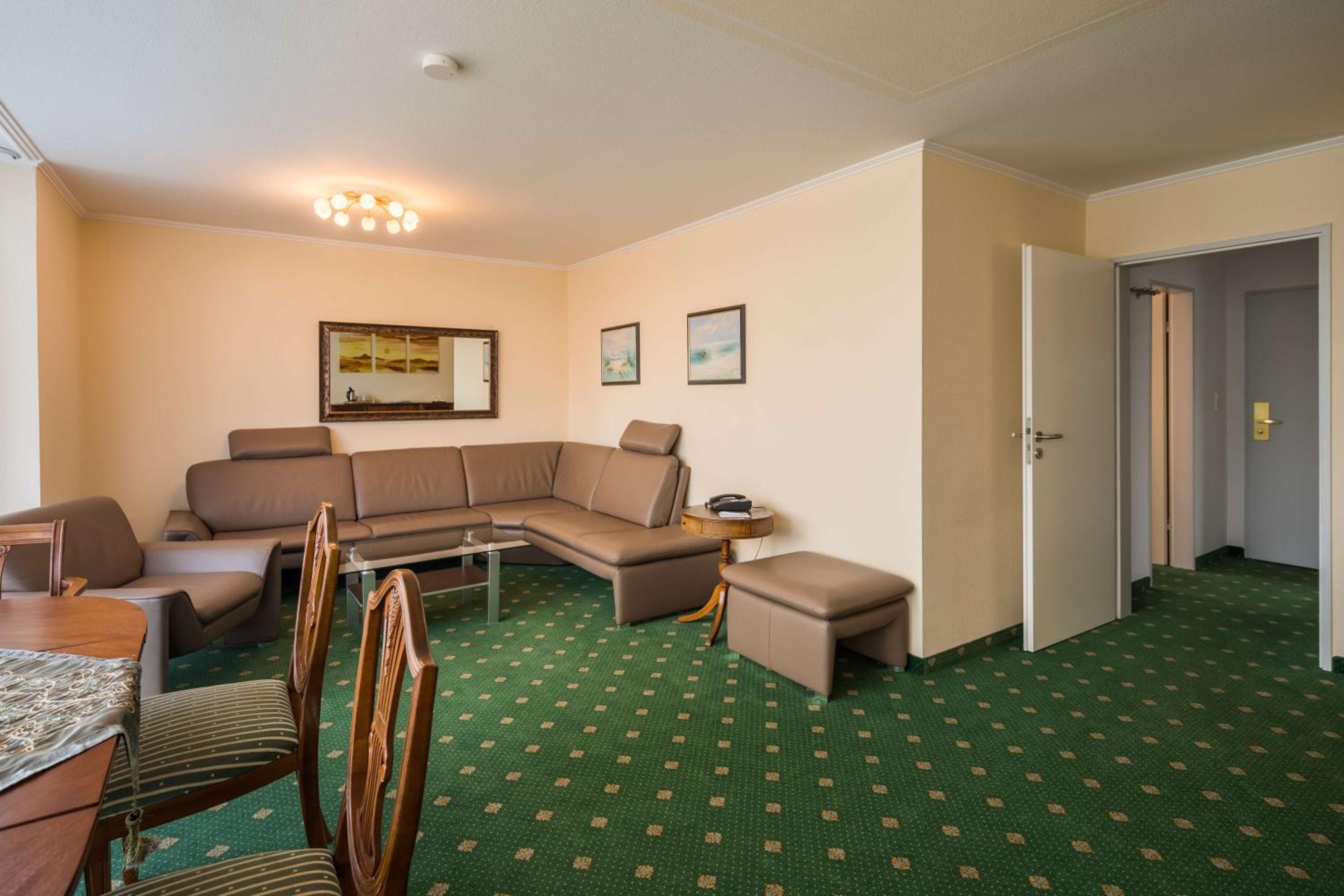 Suite with Double Bed - Photo 3