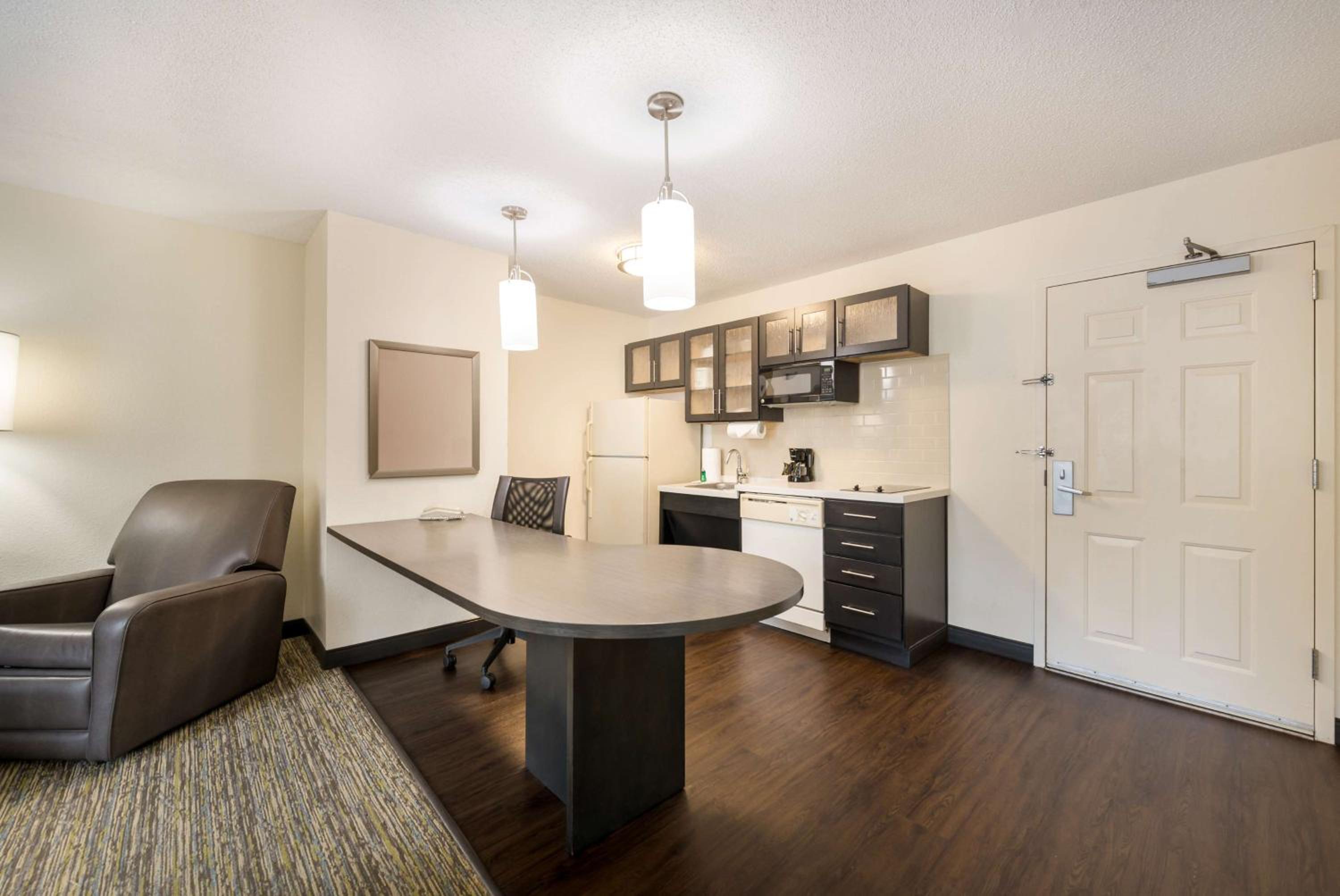 One-Bedroom Queen Suite - Photo 1