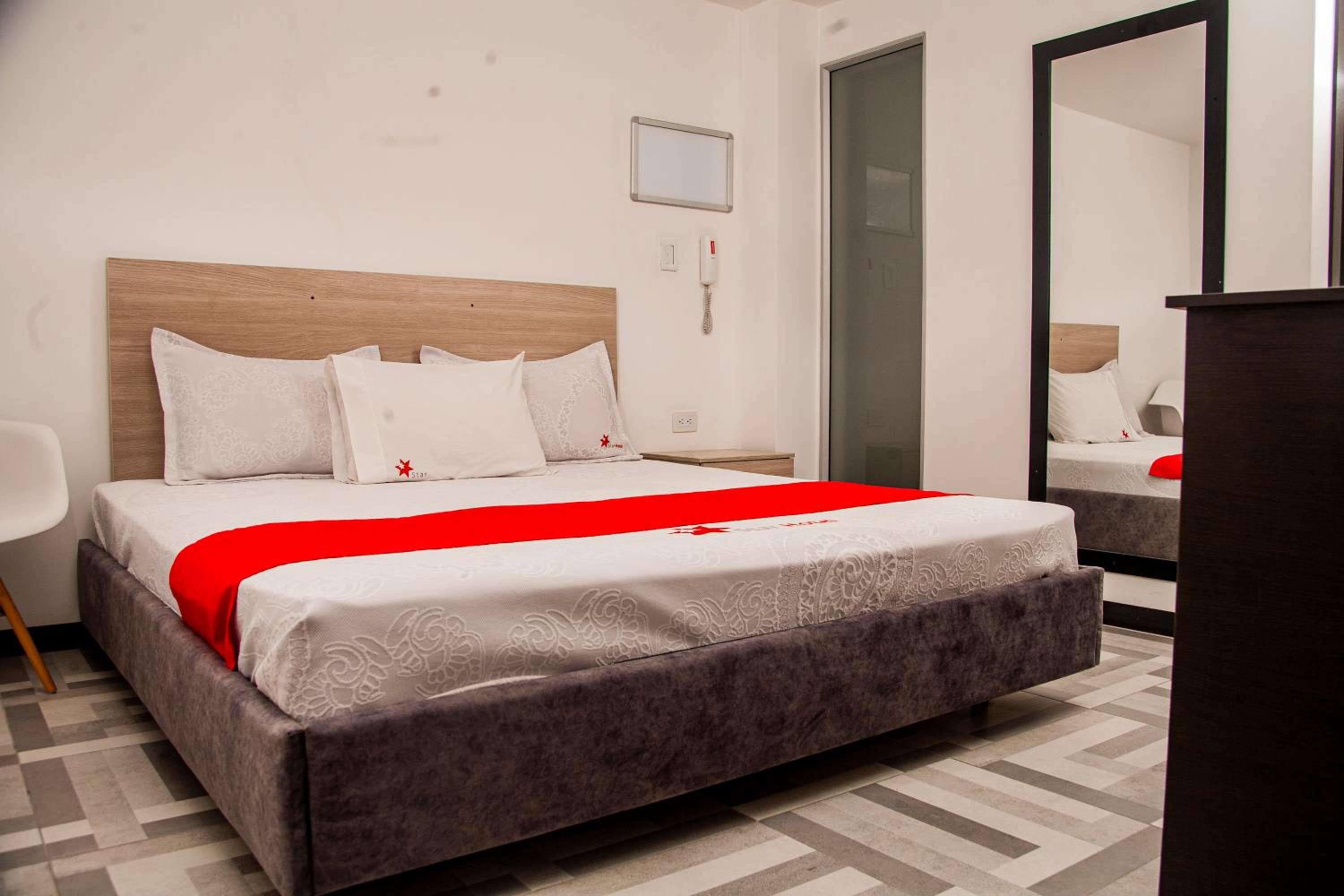 Standard King Room photo 2