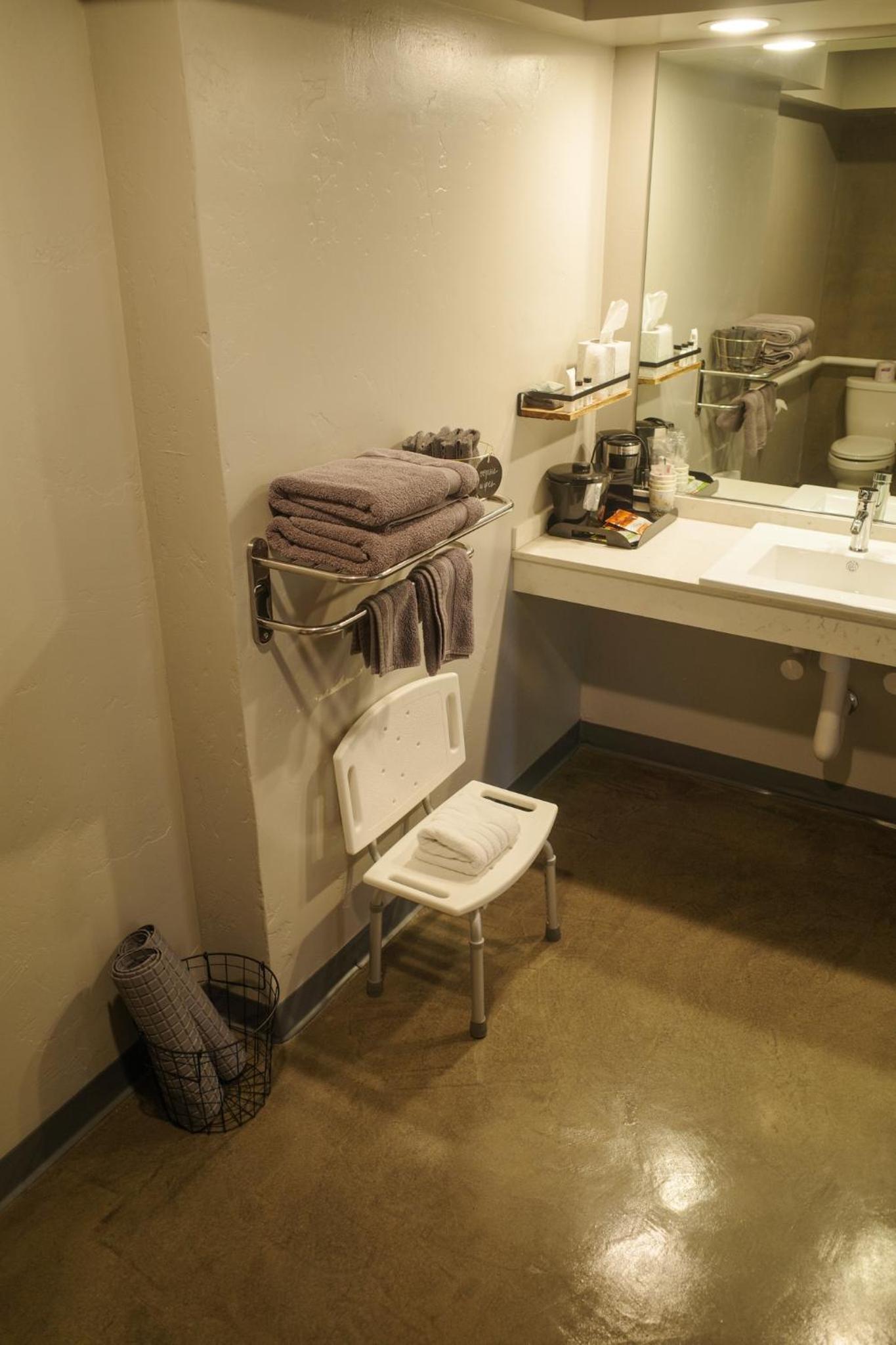 King Room - Disability Access photo 2