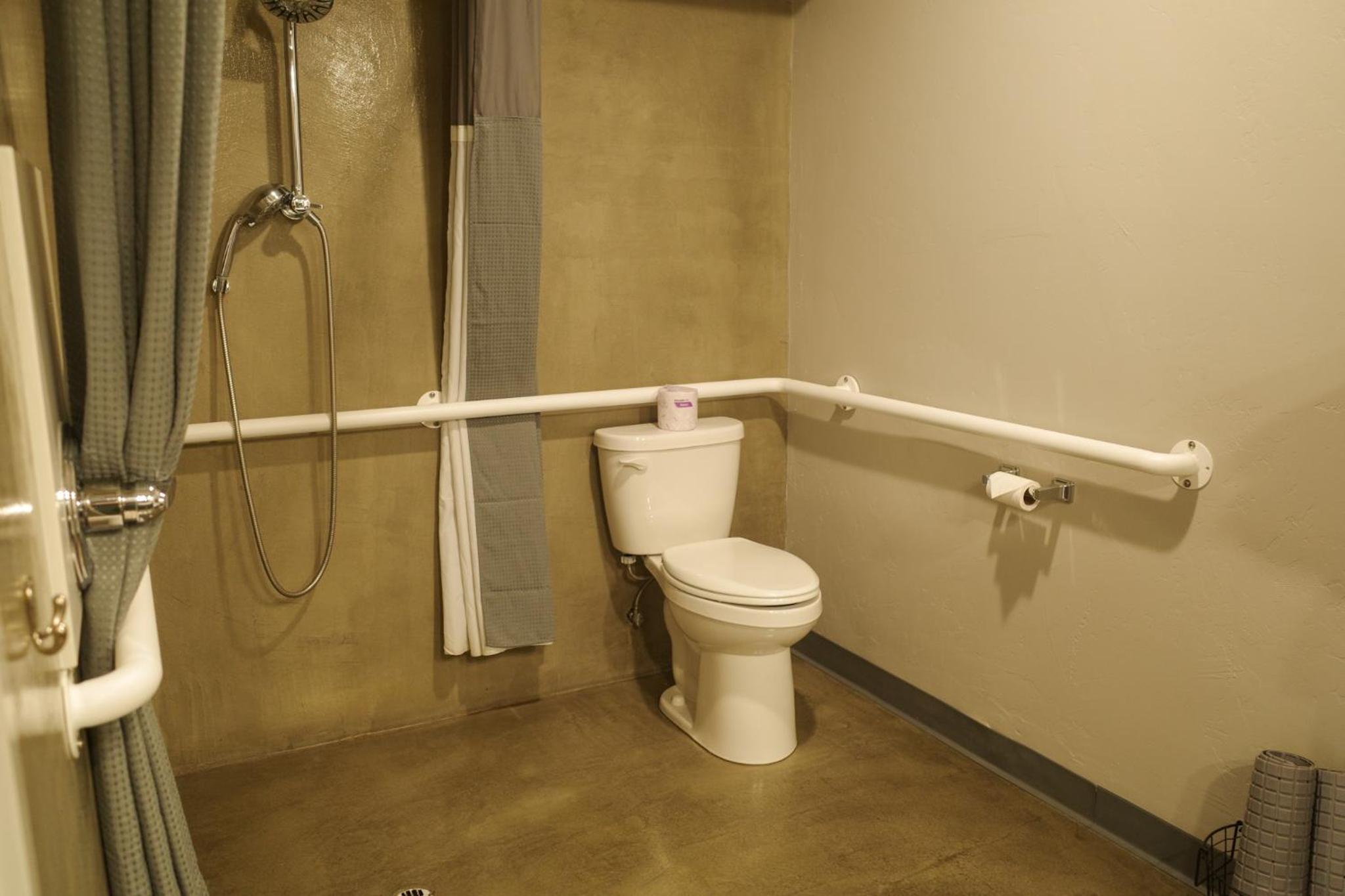 King Room - Disability Access photo 3