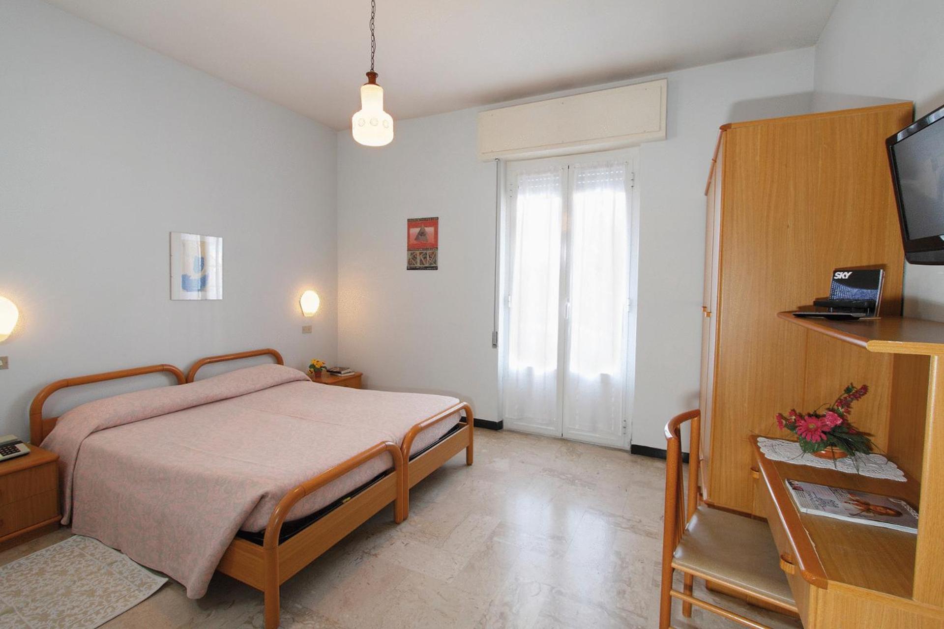 Standard Double Room - Photo 3
