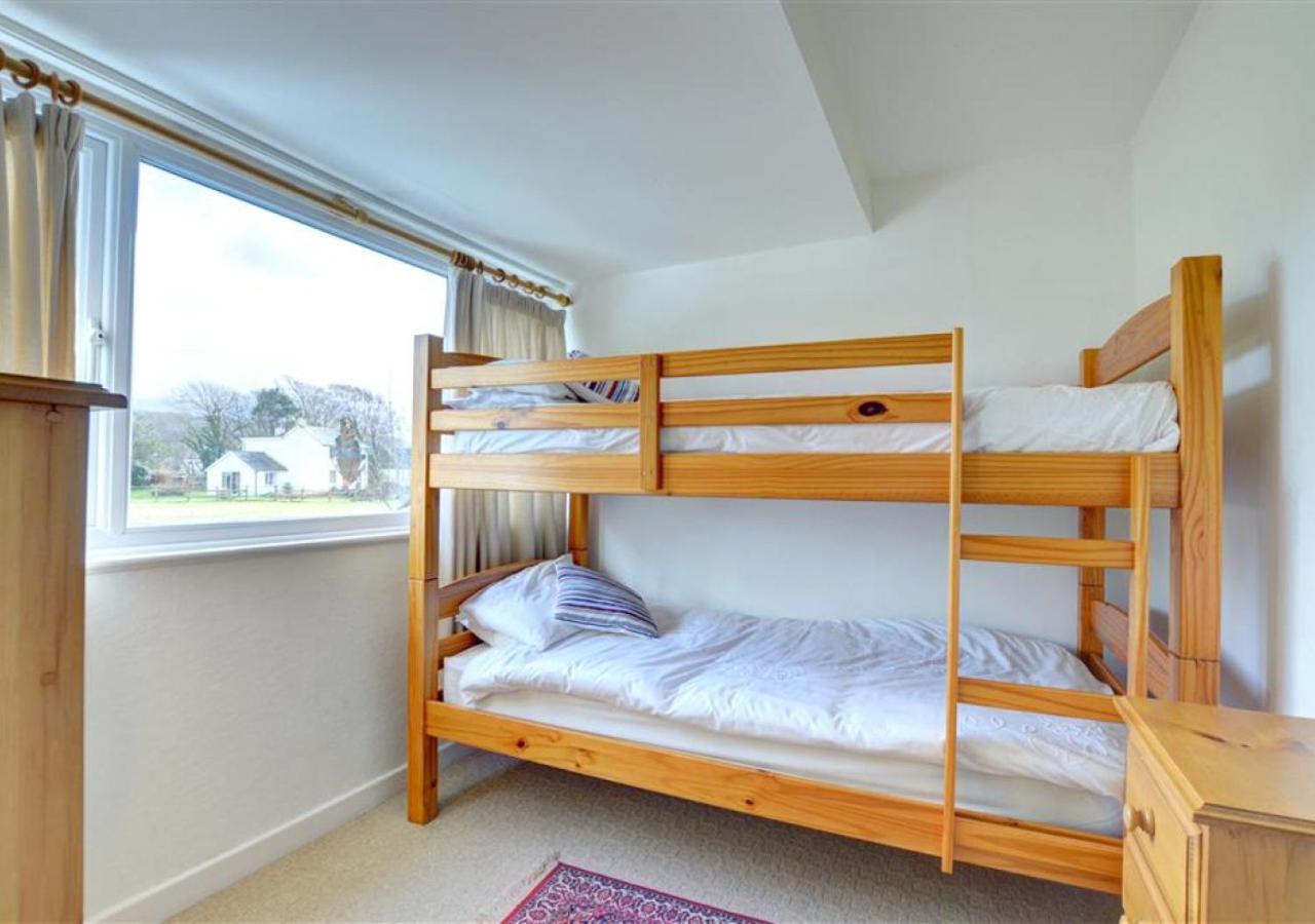 Three-Bedroom House photo 2