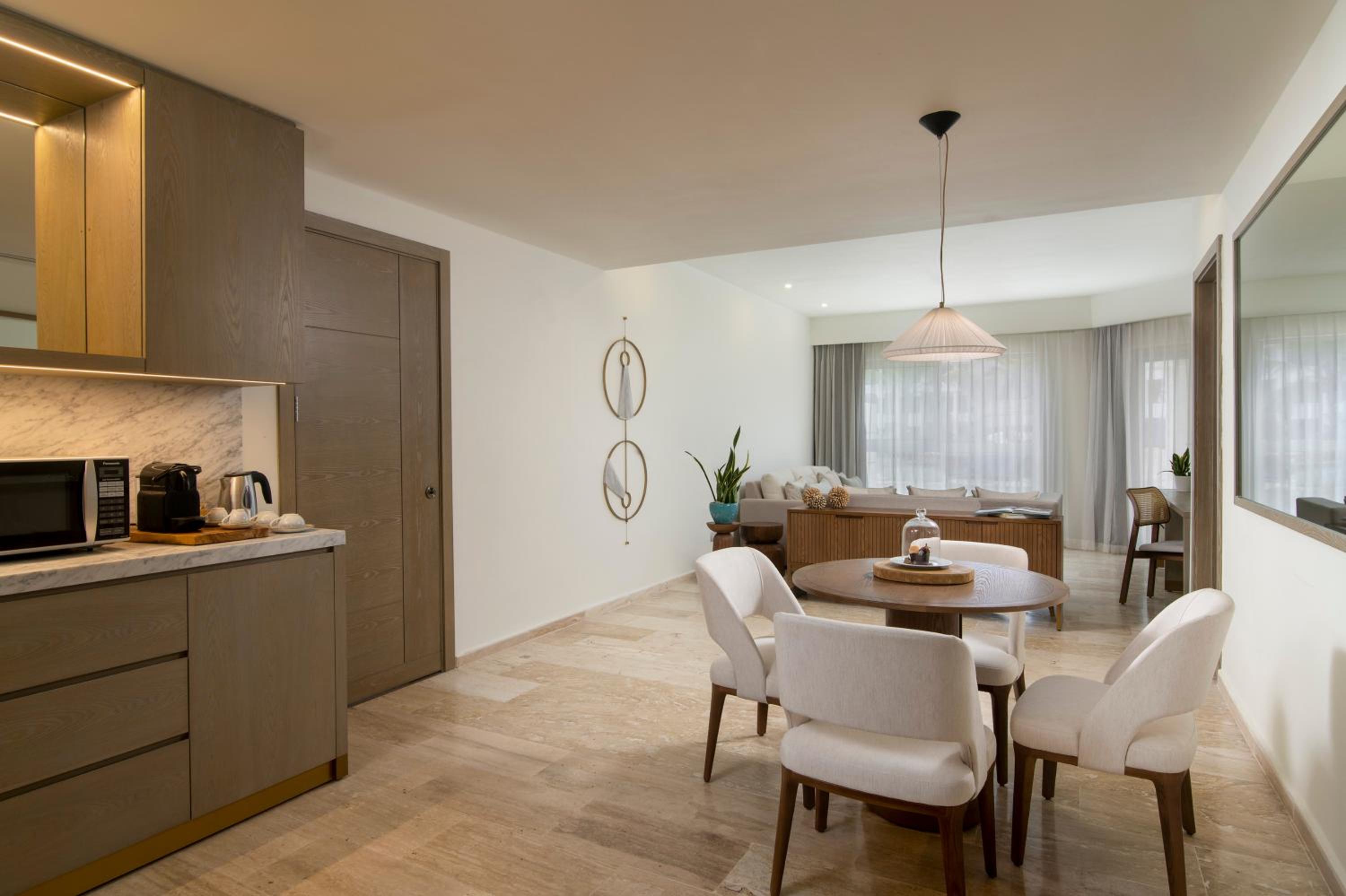 Master Suite Deluxe - Photo 2