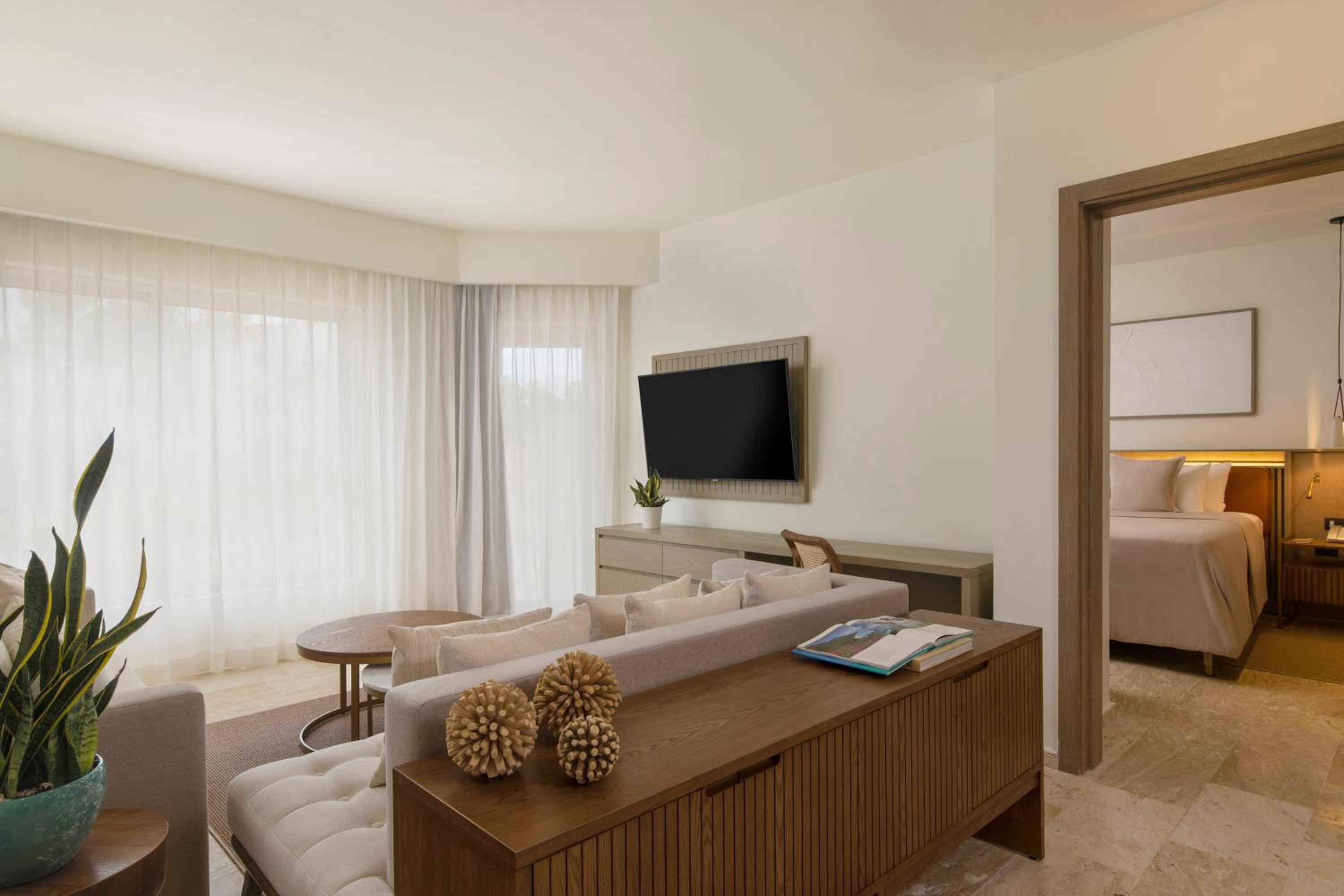 Master Suite Deluxe - Photo 8