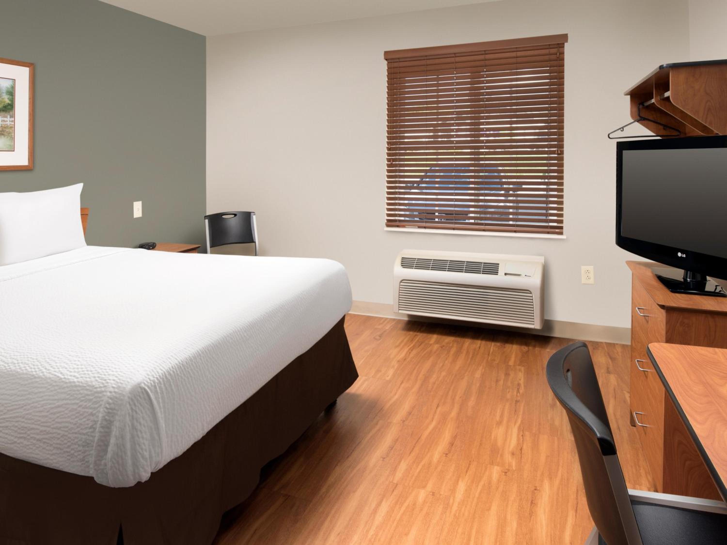 1 Full Bed | ADA/Tub/Non-Smoking/Kitchen photo 3