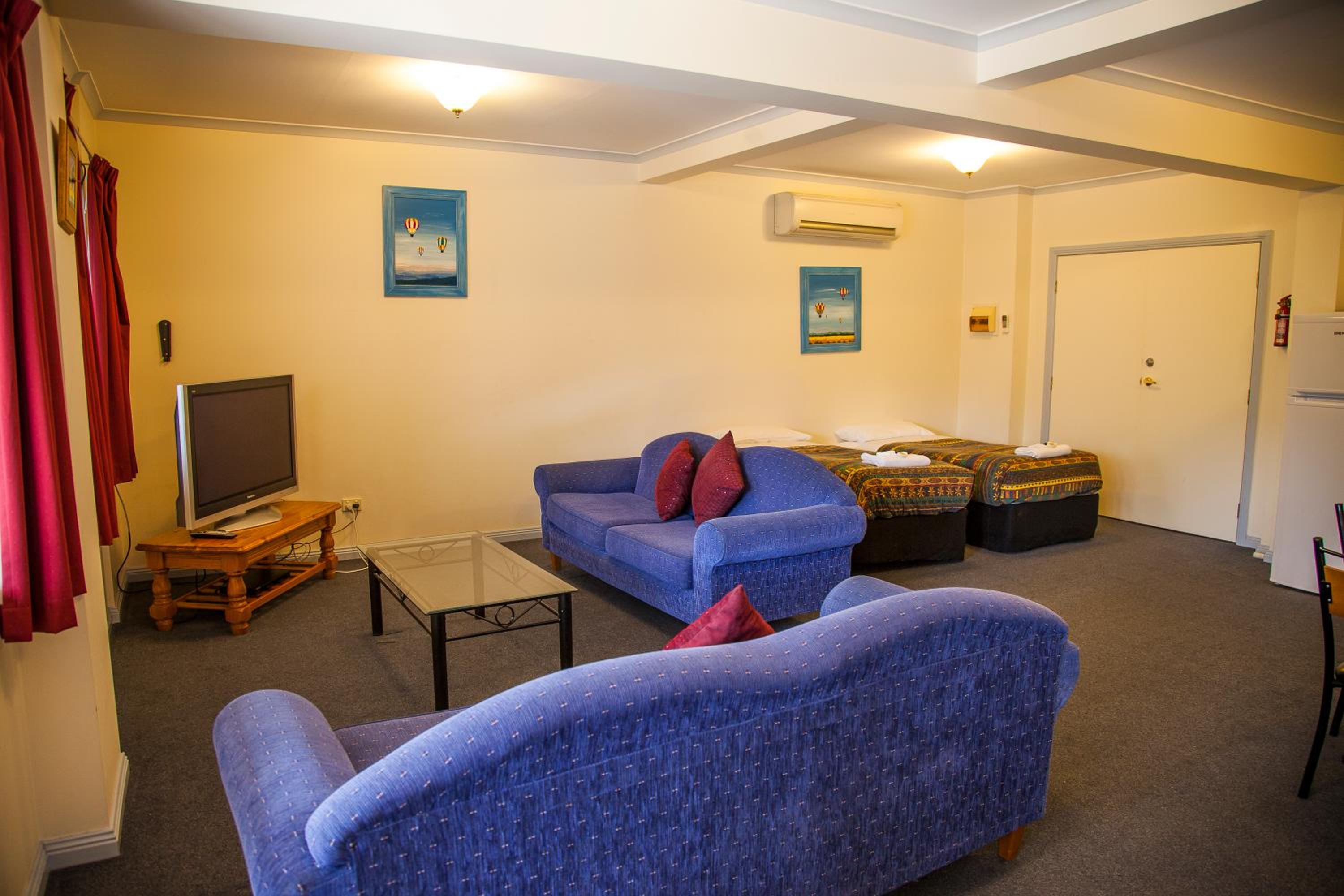 One-Bedroom Apartment - Photo 8