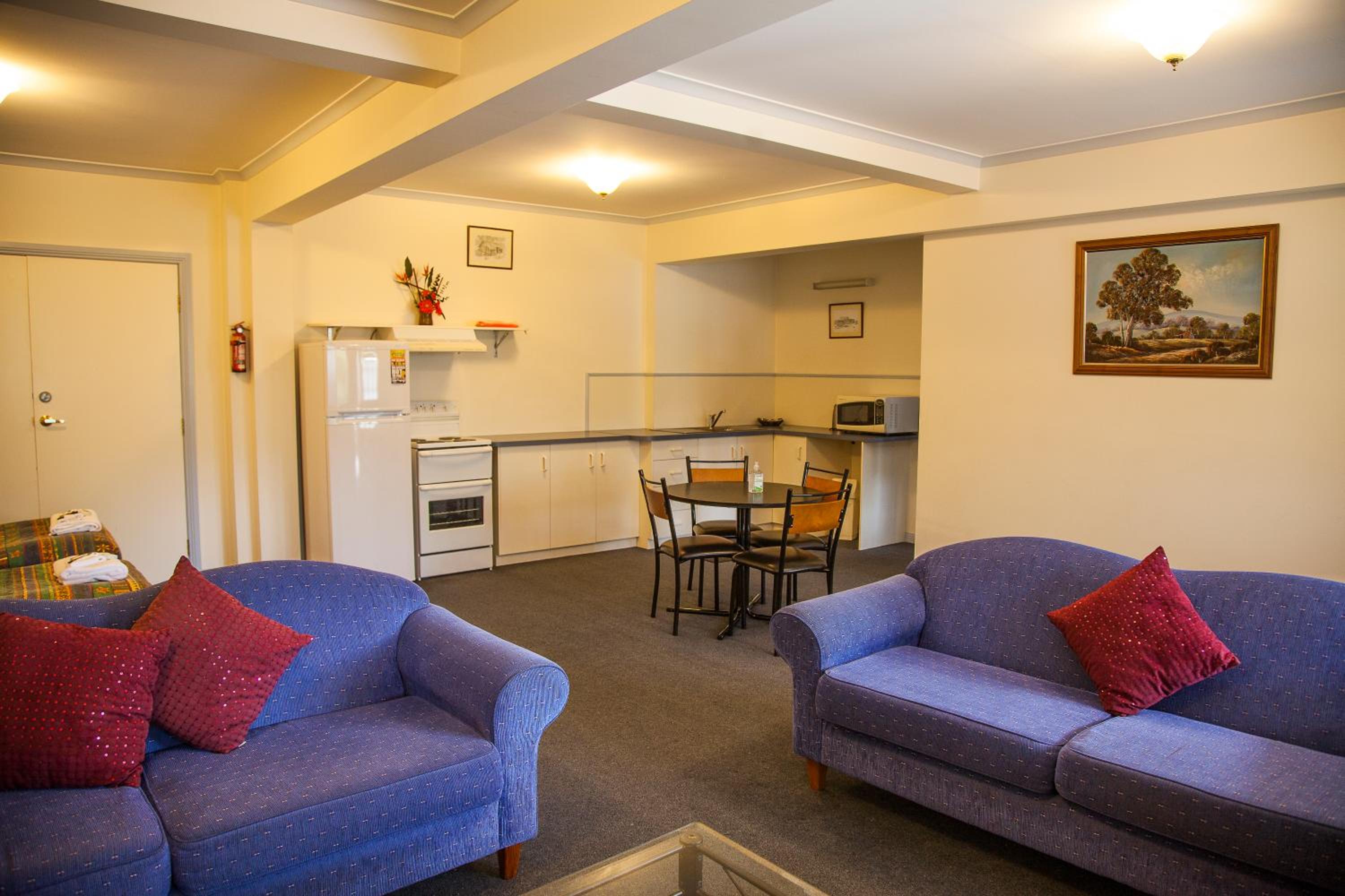 One-Bedroom Apartment - Photo 11