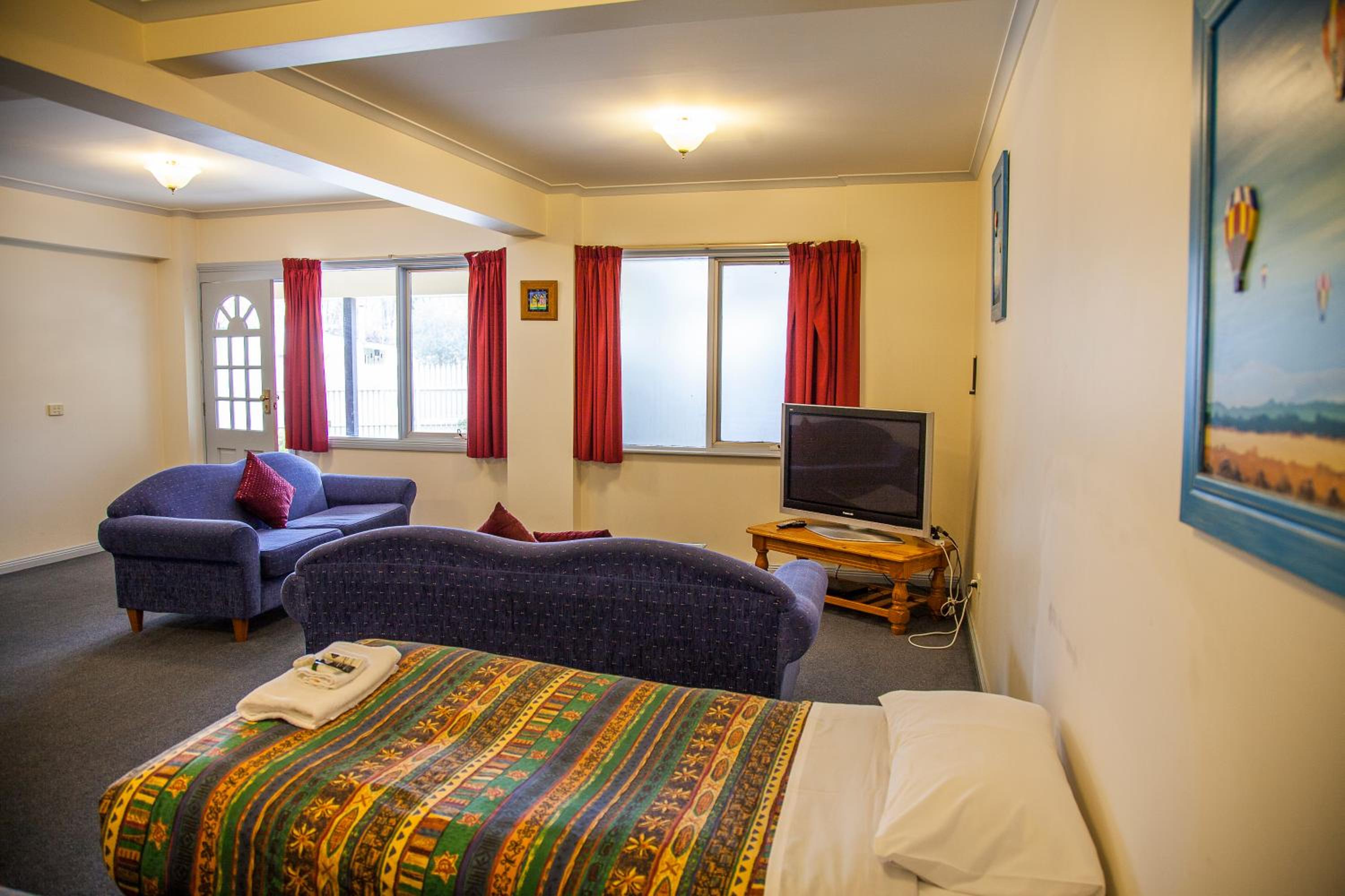 One-Bedroom Apartment - Photo 17