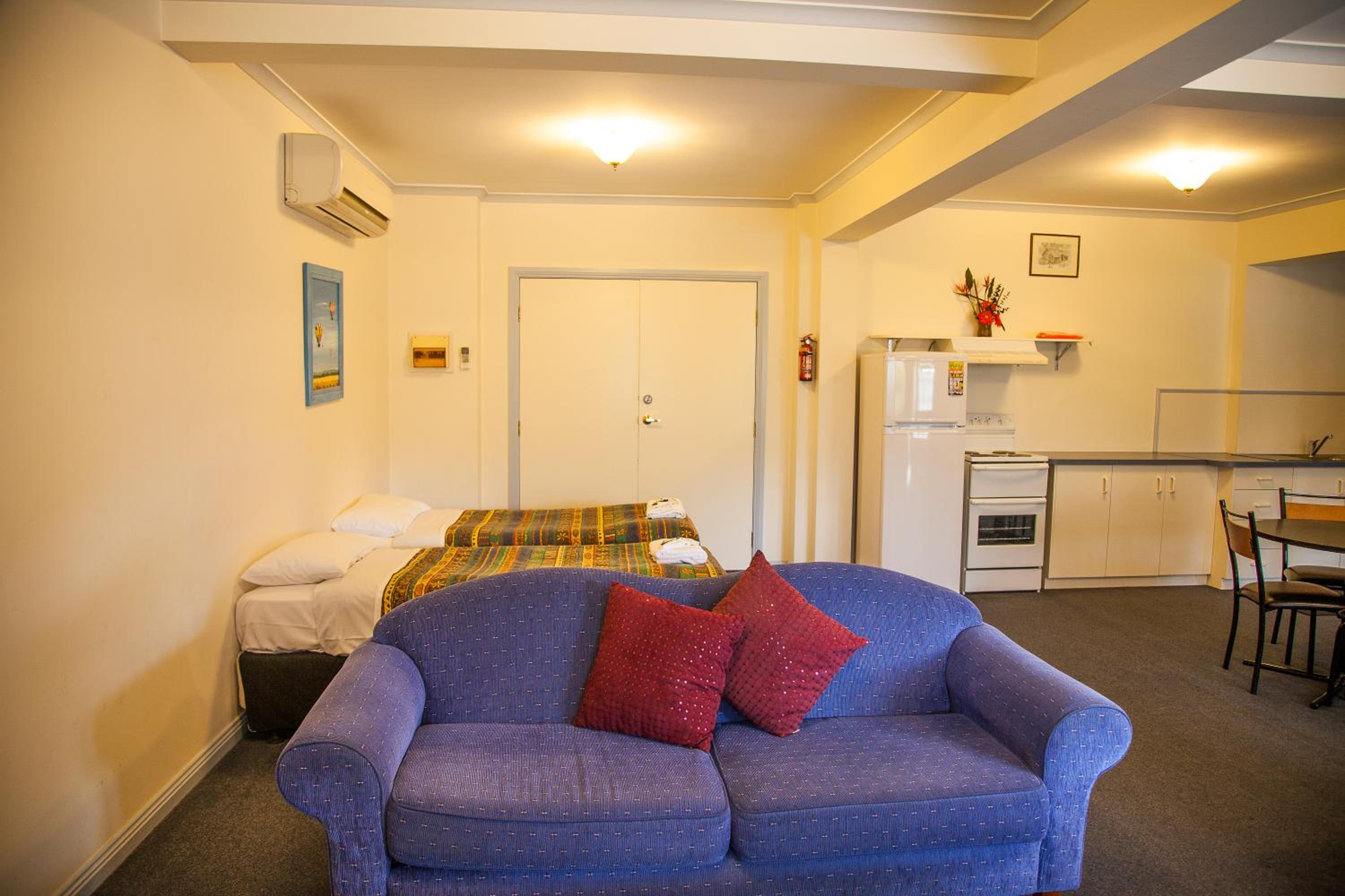 One-Bedroom Apartment - Photo 25