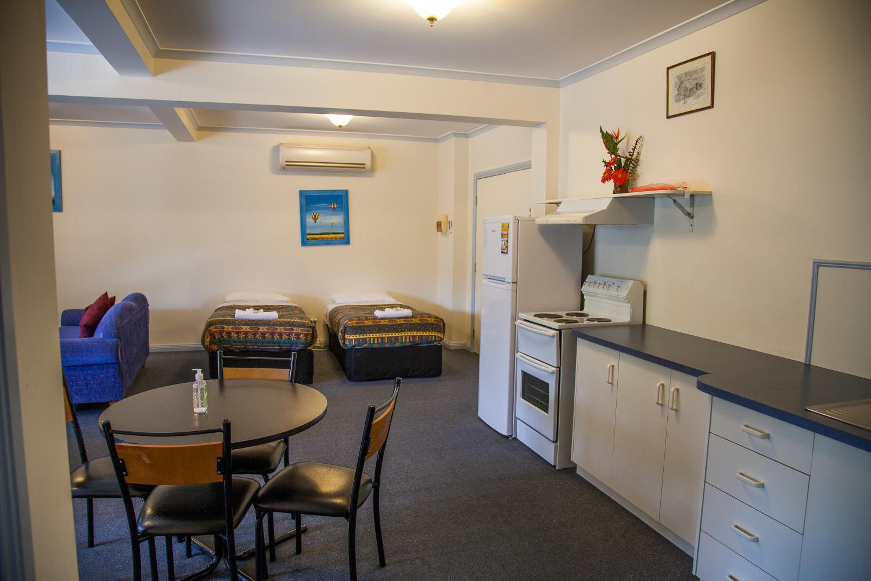 One-Bedroom Apartment - Photo 29