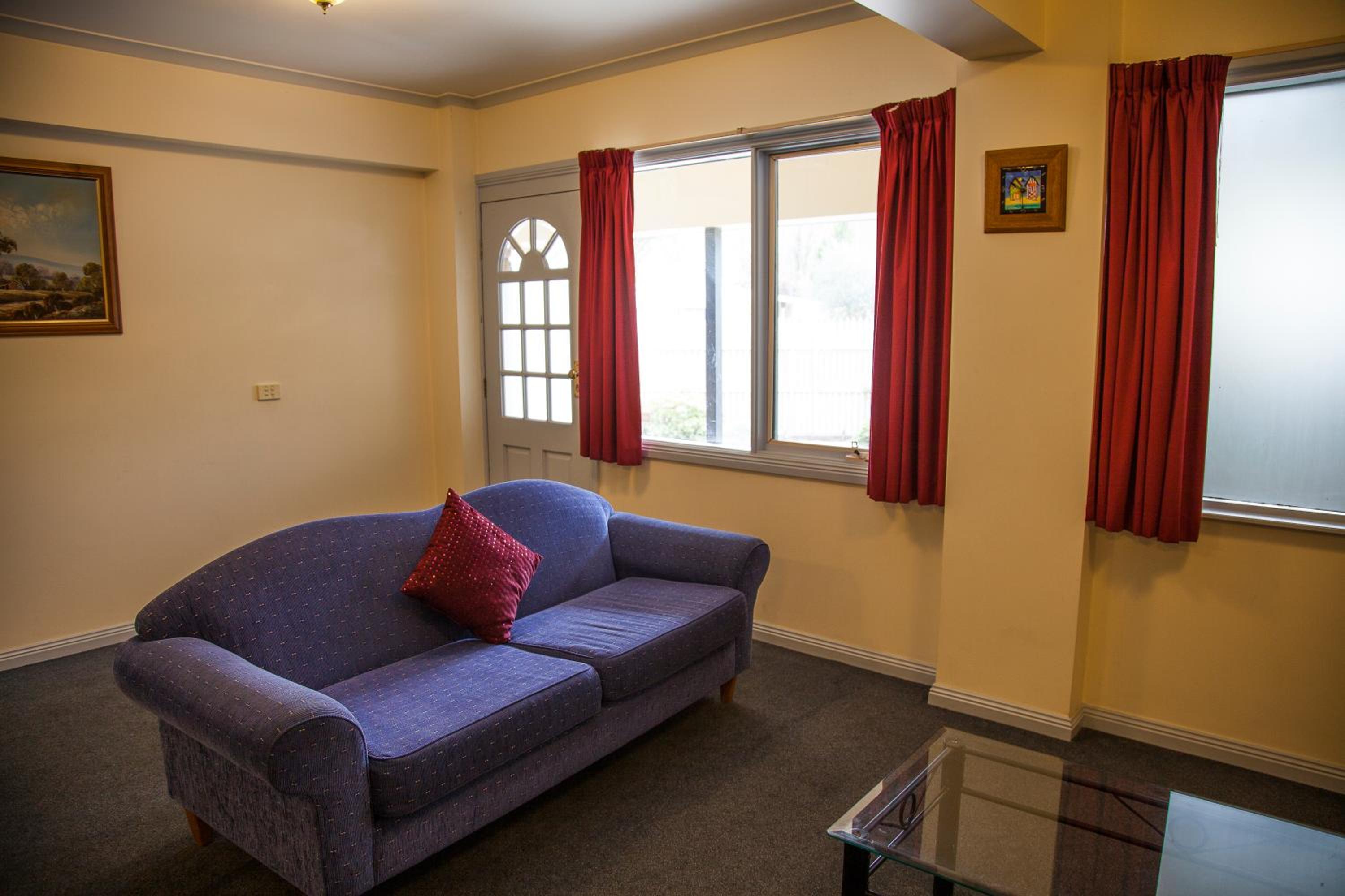 One-Bedroom Apartment - Photo 1