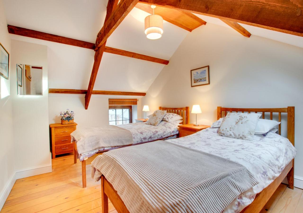 Three-Bedroom House photo 2