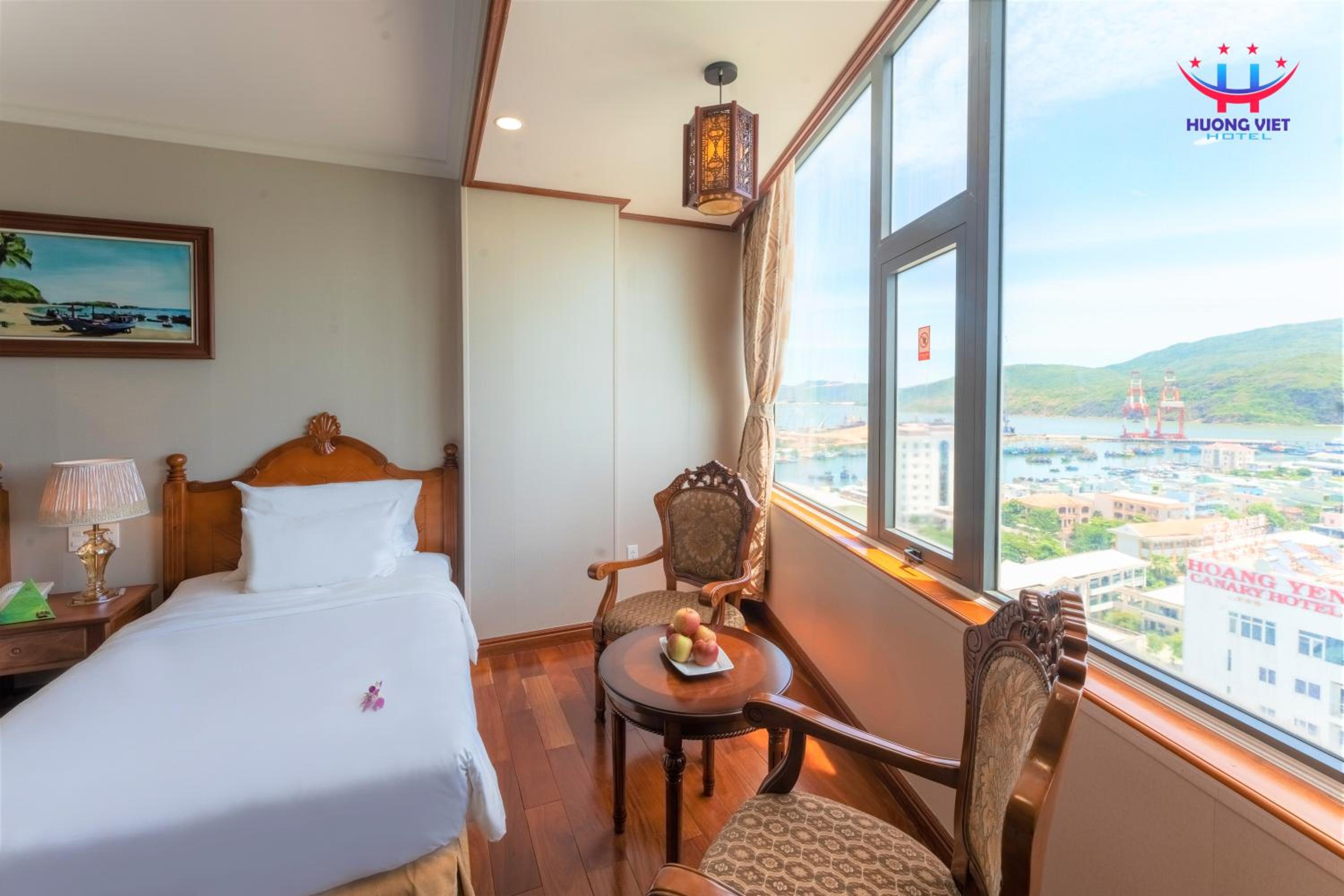 Deluxe Twin Room With Port View photo 2
