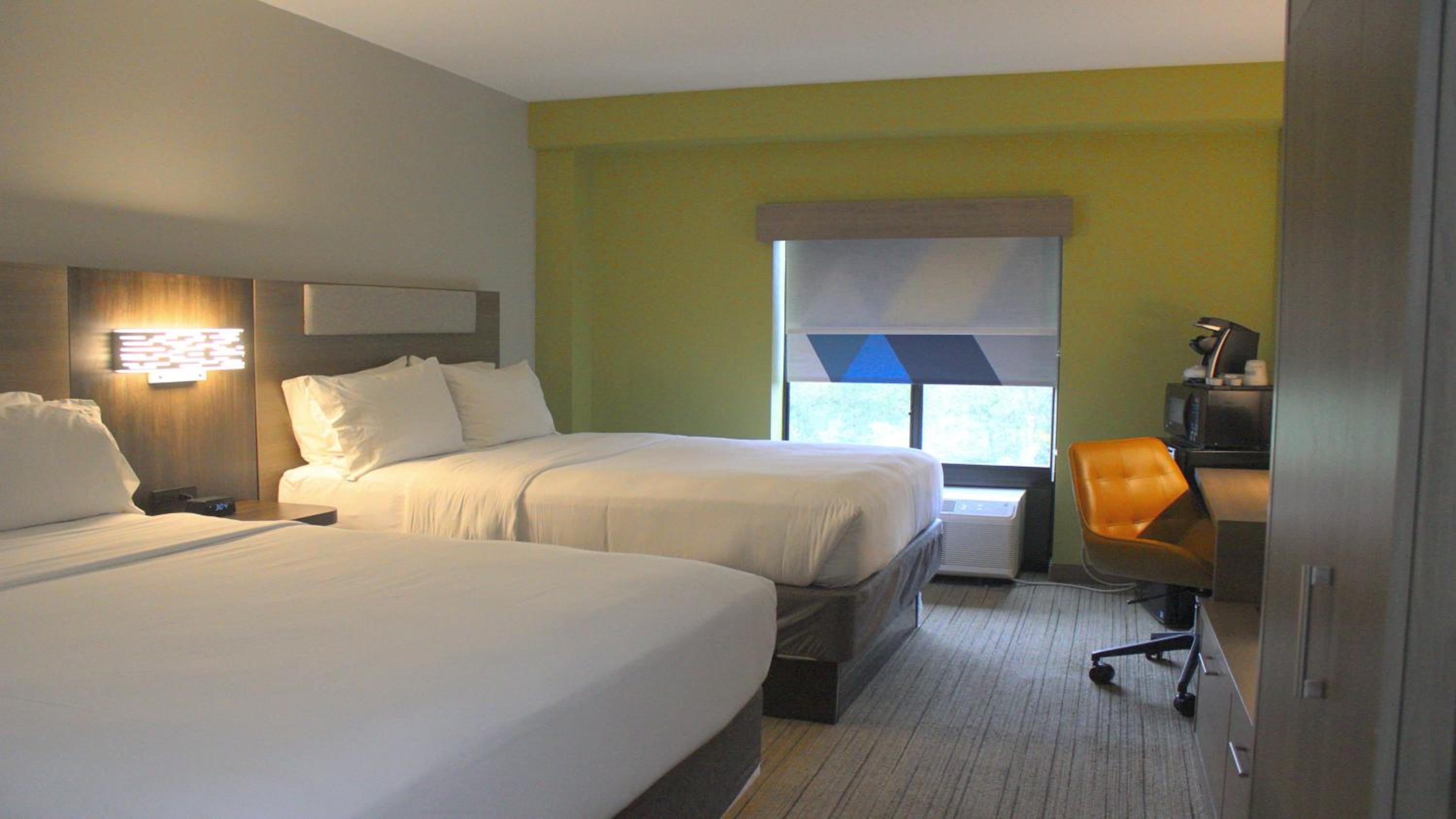 Standard Room with Two Queen Beds - Photo 1