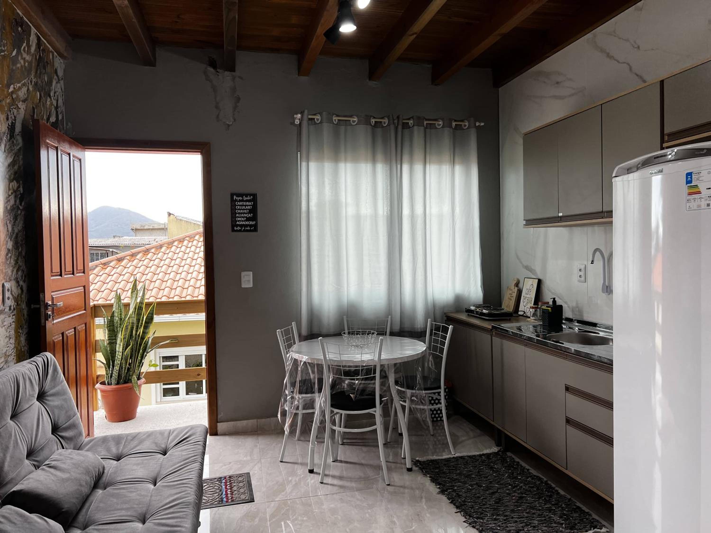 Apartment - Split Level - Photo 4