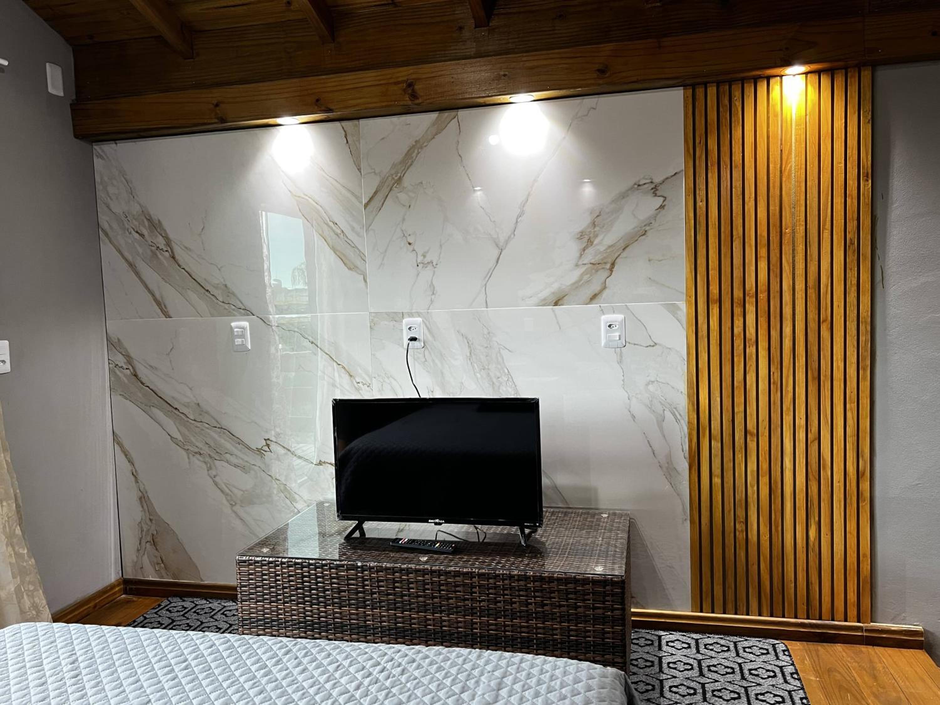 Apartment - Split Level - Photo 3