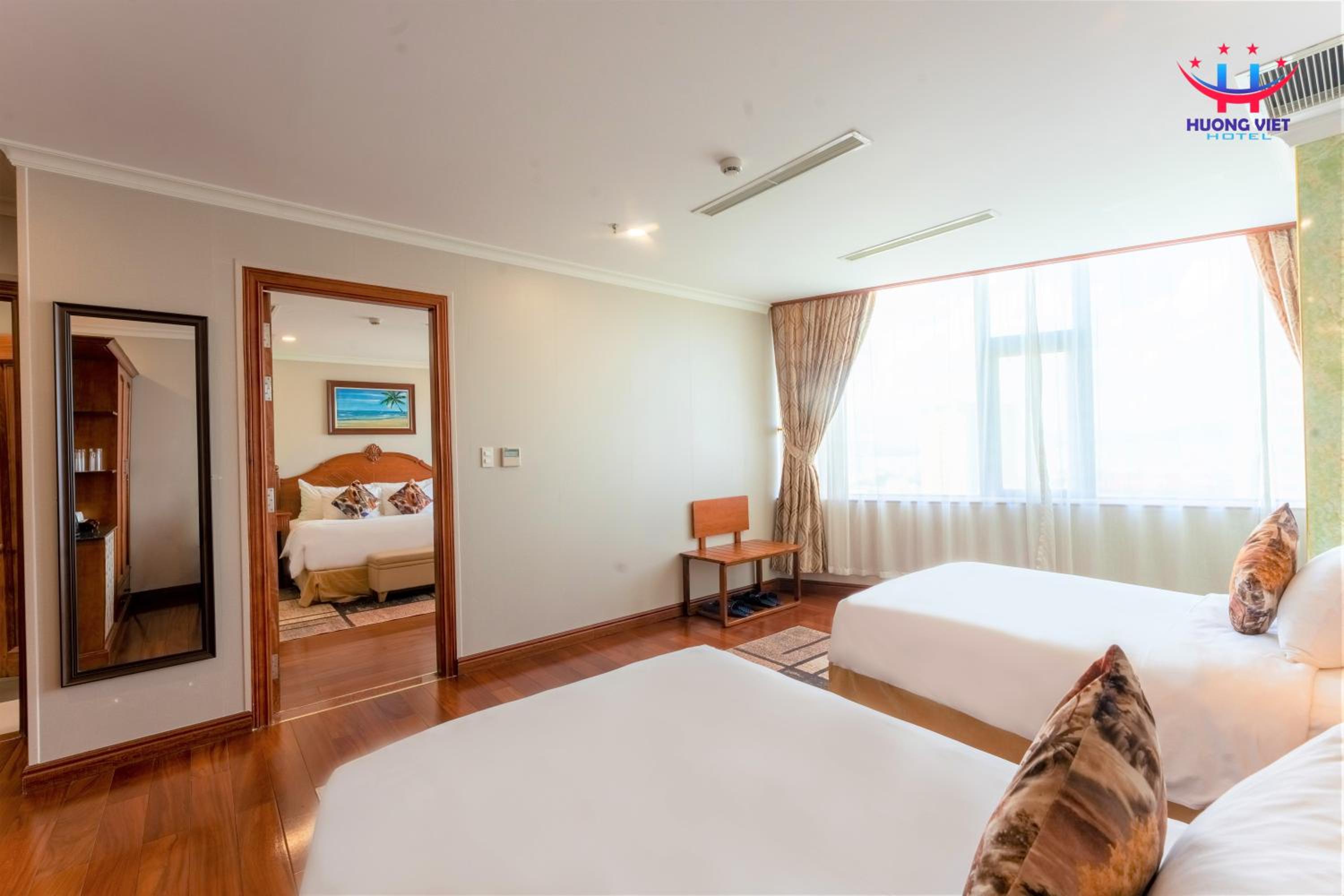 Imperial Suite With Port View photo 3