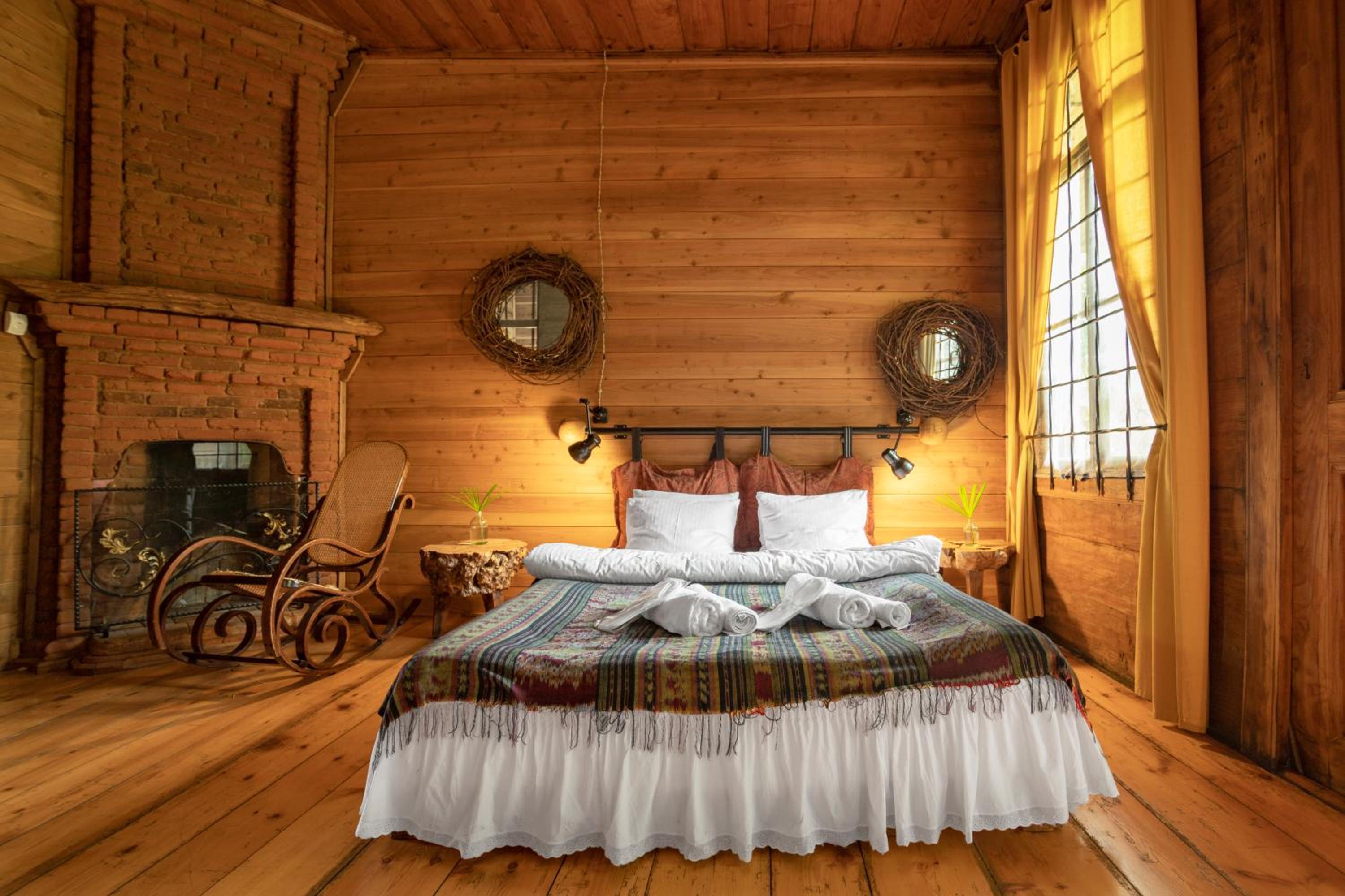 Double Room with Balcony - Photo 3