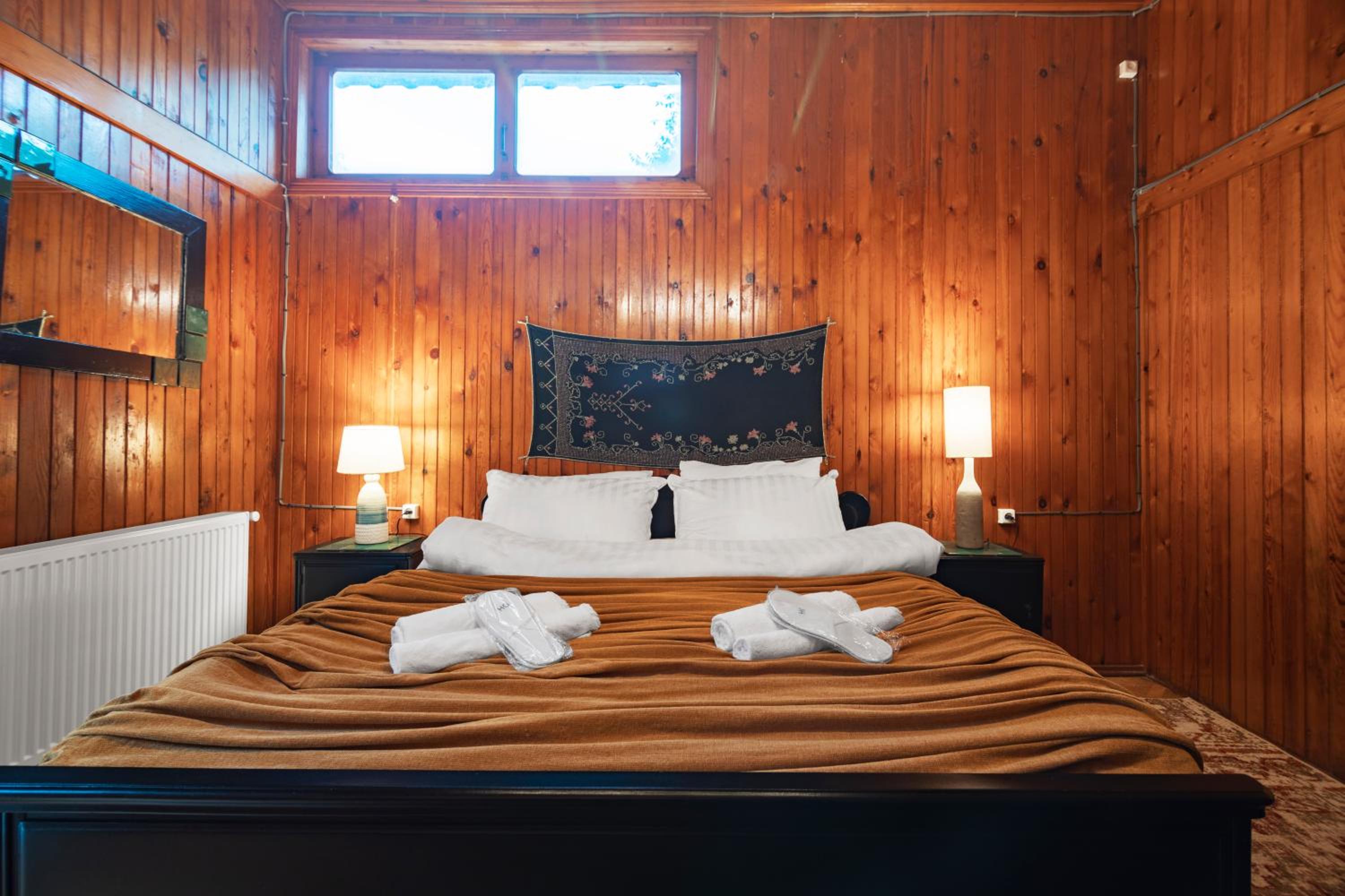 Double Room with Balcony - Photo 10