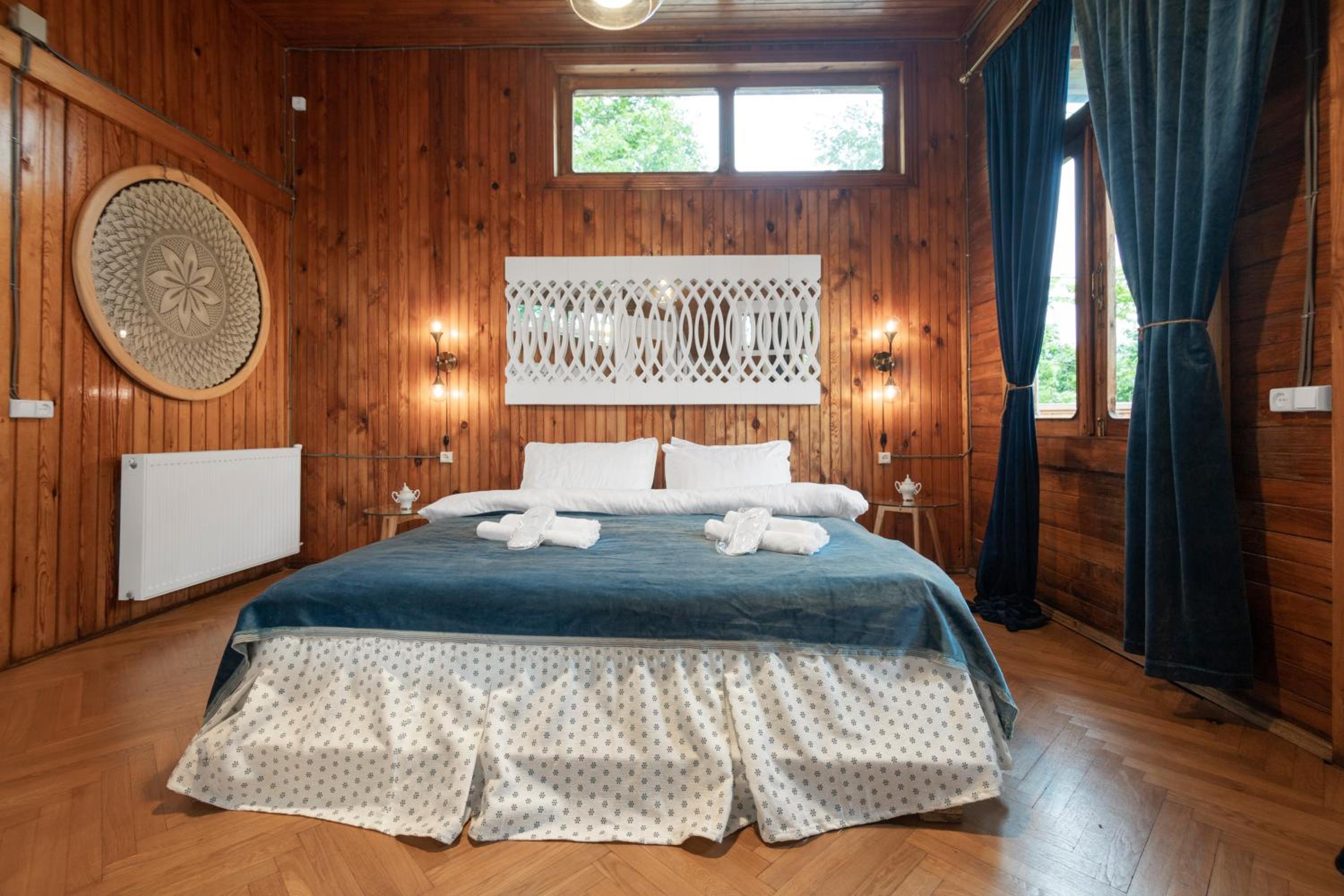 Double Room with Balcony - Photo 8