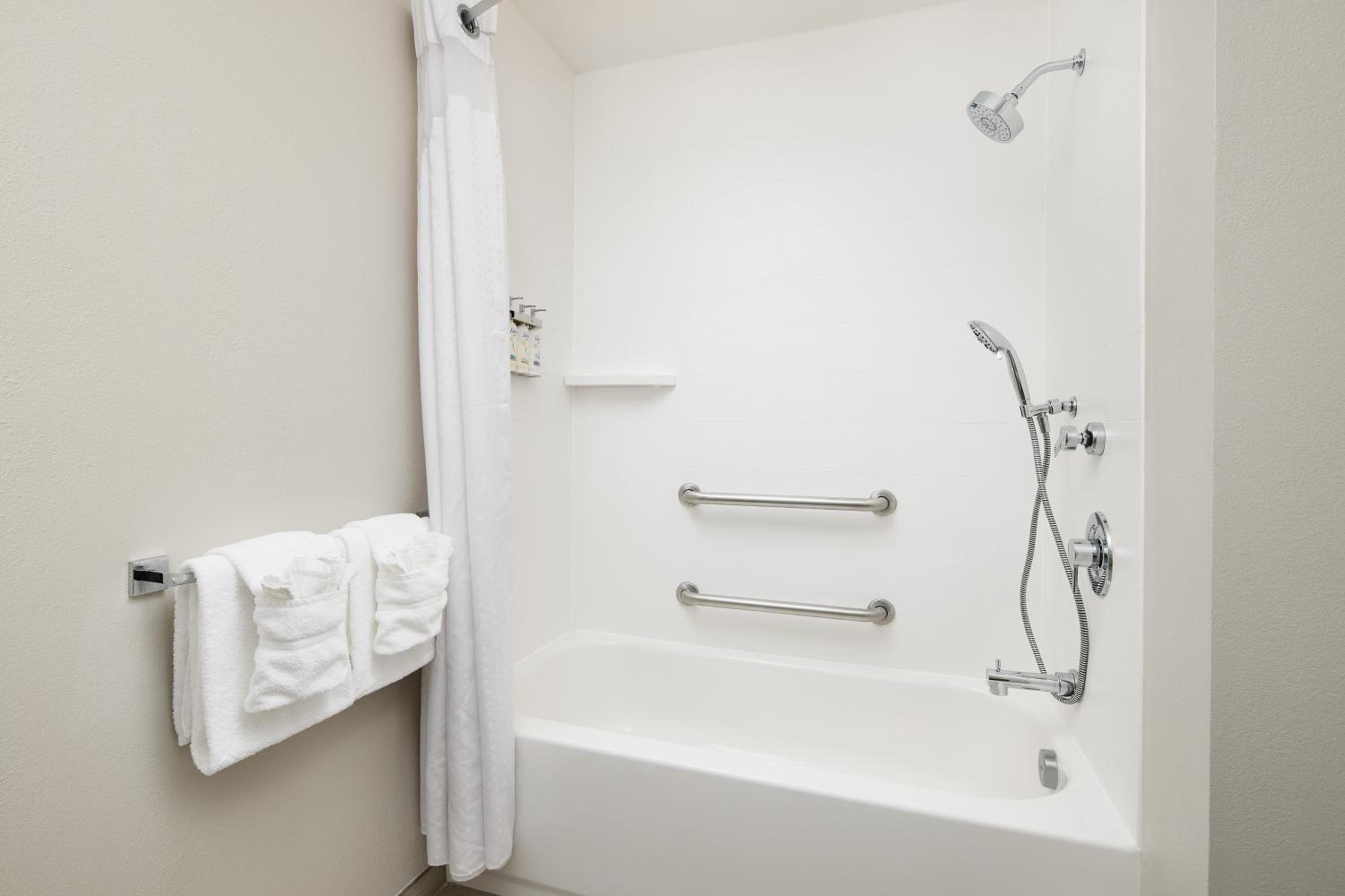 Suite - Hearing Accessible - Photo 3