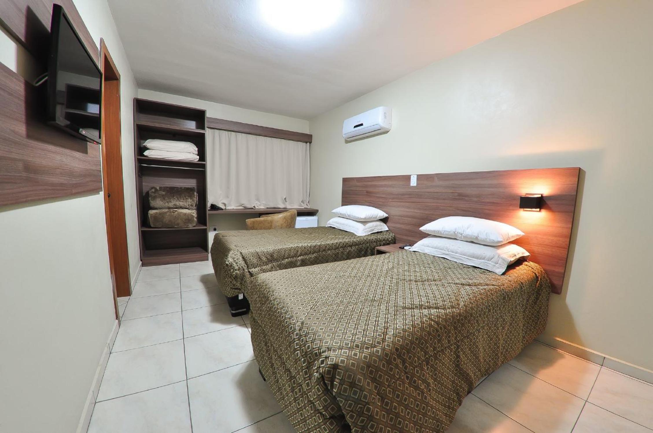 Twin Room - Photo 4