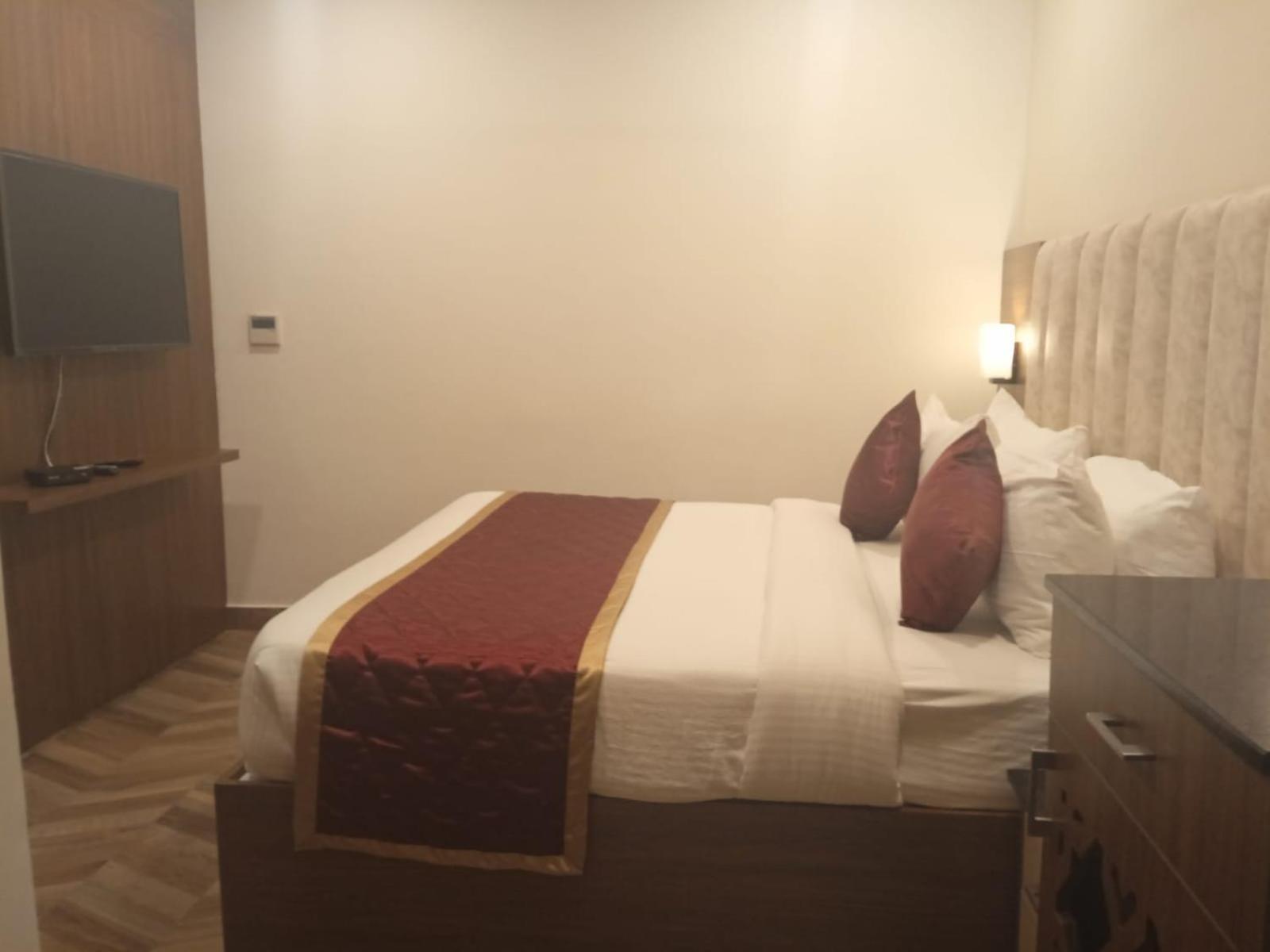 Deluxe Queen Room - Photo 4