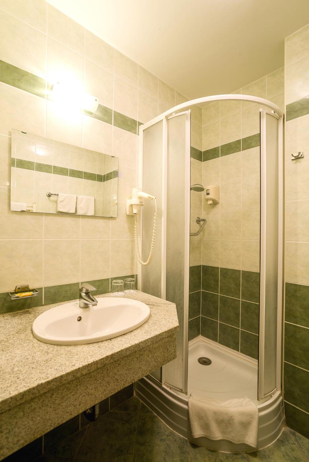 Twin Room - Photo 4