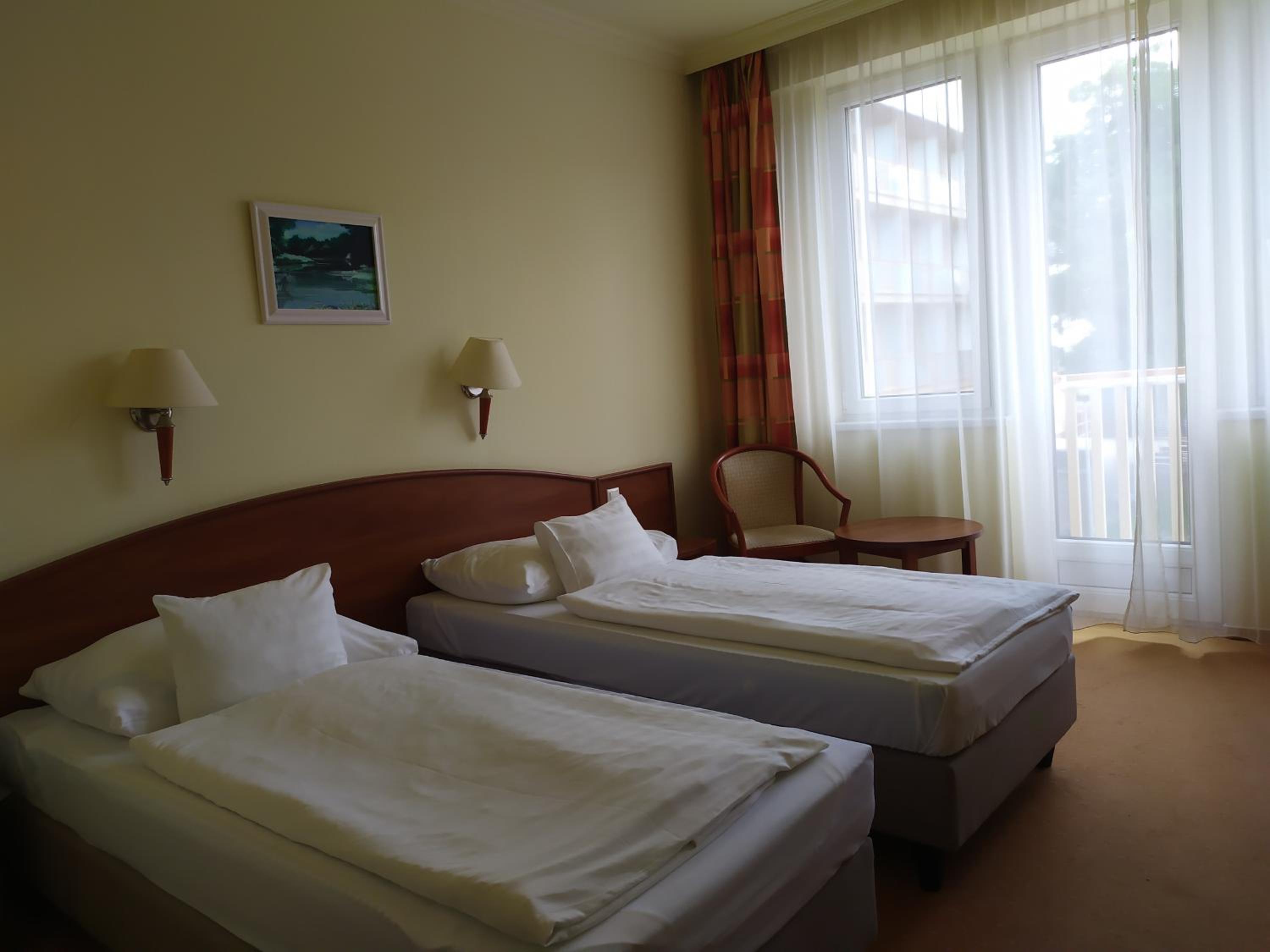 Twin Room - Photo 2